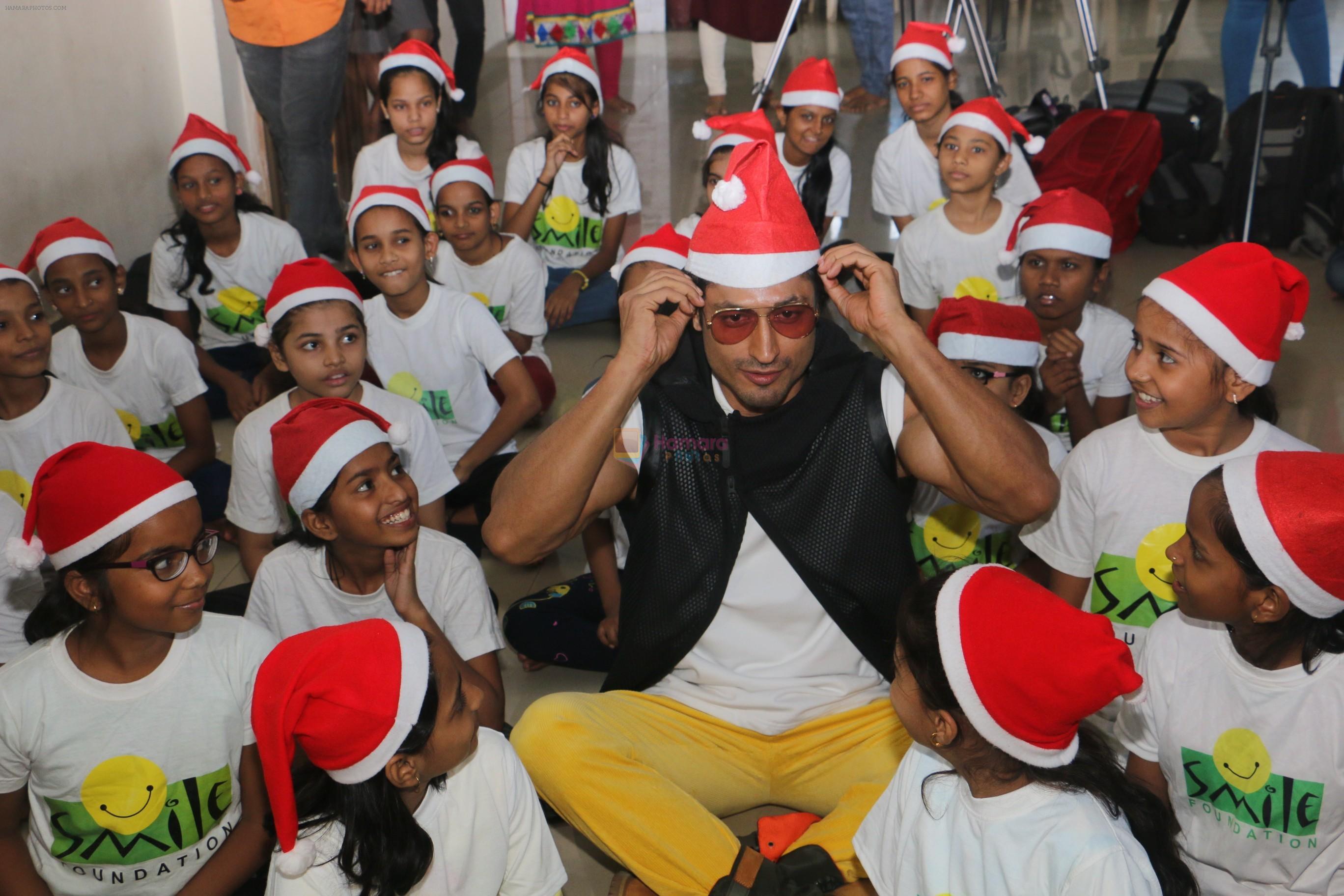 Vidyut Jamwal celebrates christmas with the kids of Smile foundation in andheri on 25th Dec 2018