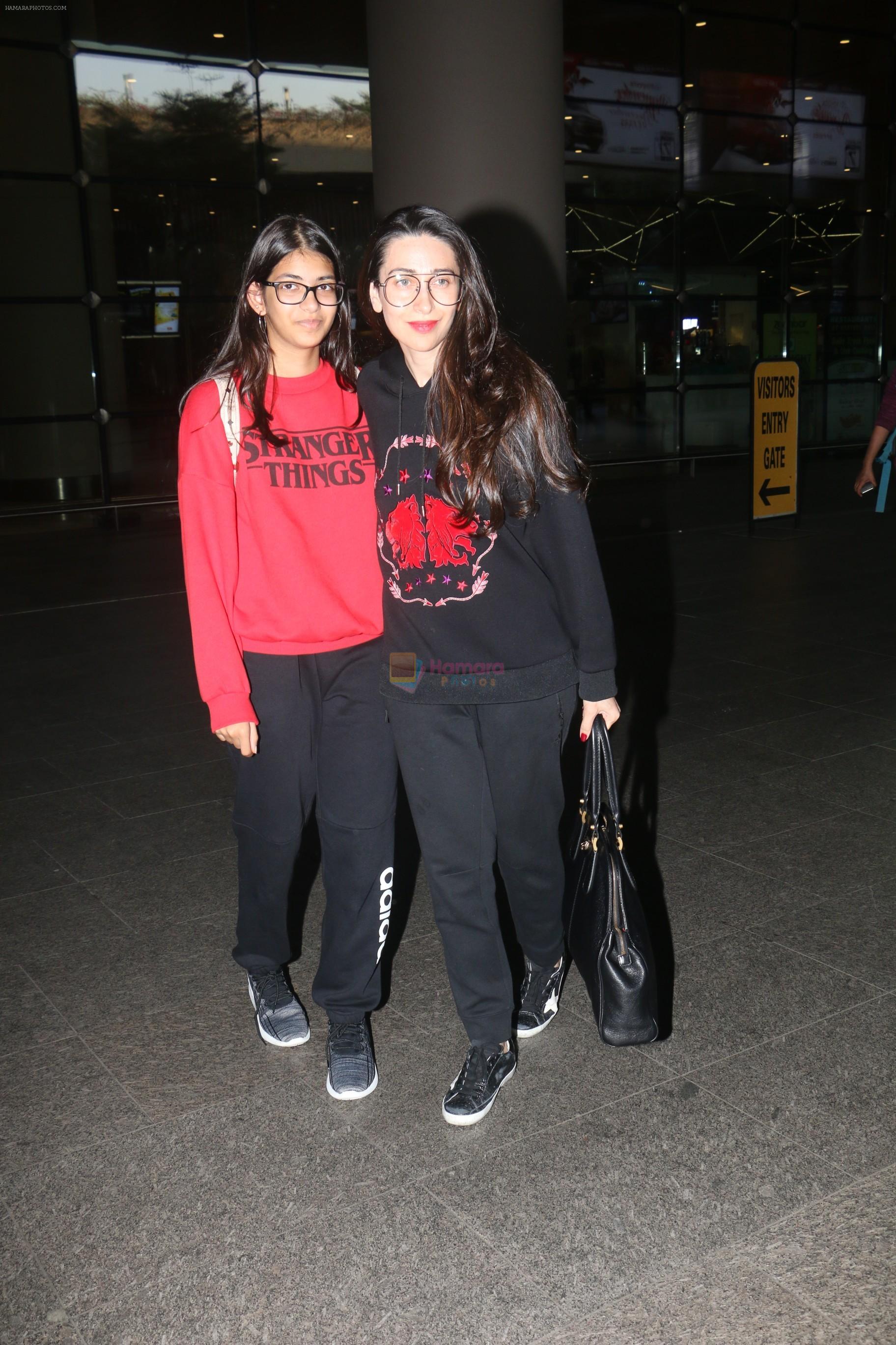Karisma Kapoor with family spotted at airport in mumbai on 2nd Jan 2019