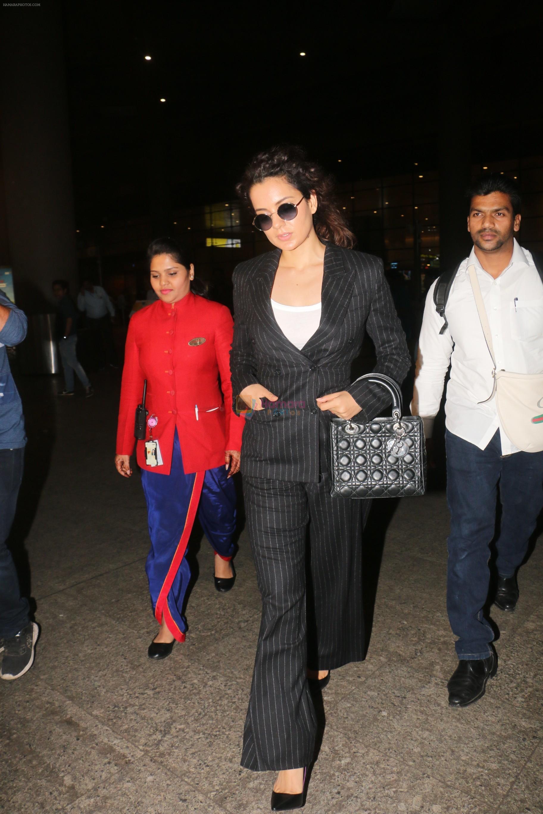 Kangana Ranaut spotted at airport in mumbai on 2nd Jan 2019