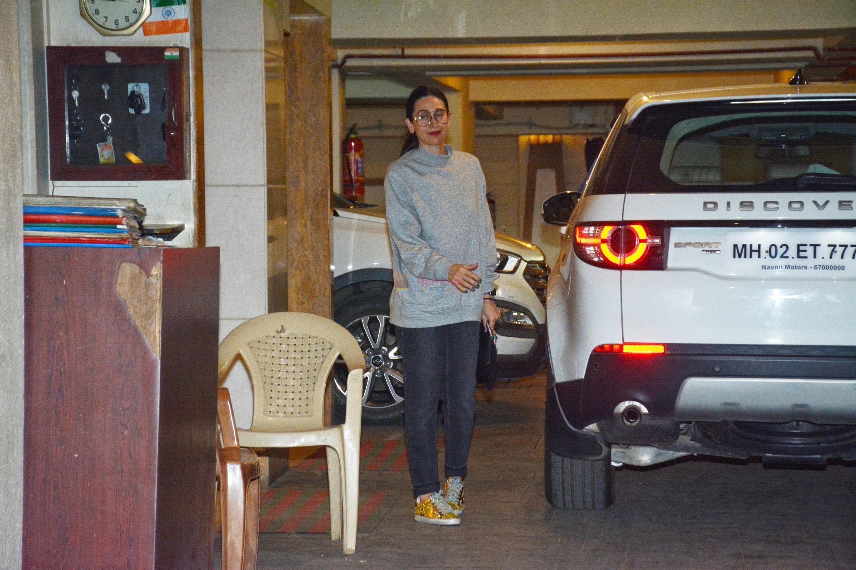Karisma Kapoor spotted at Kareena Kapoor's house in bandra on 13th Jan 2019