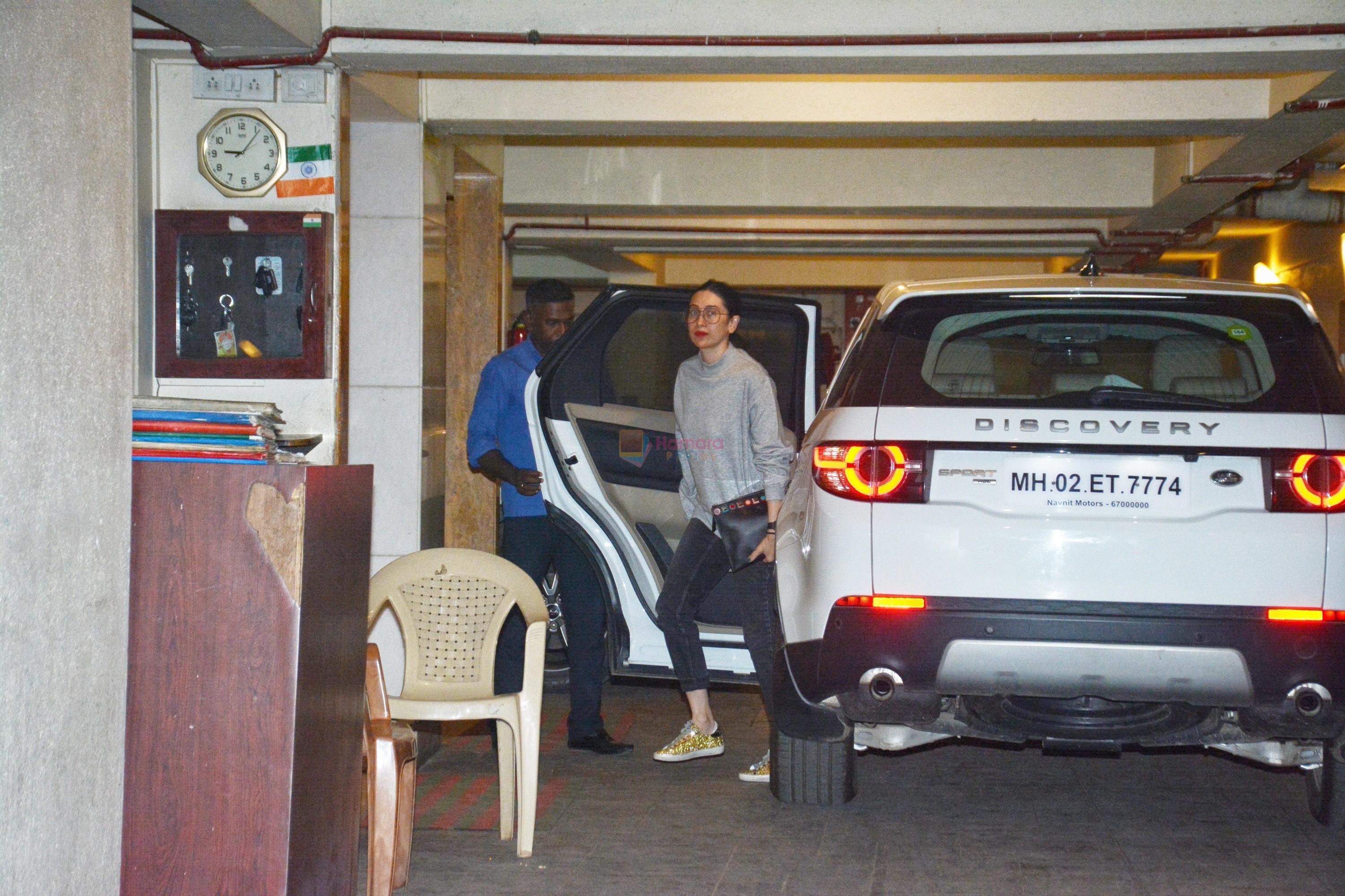 Karisma Kapoor spotted at Kareena Kapoor's house in bandra on 13th Jan 2019