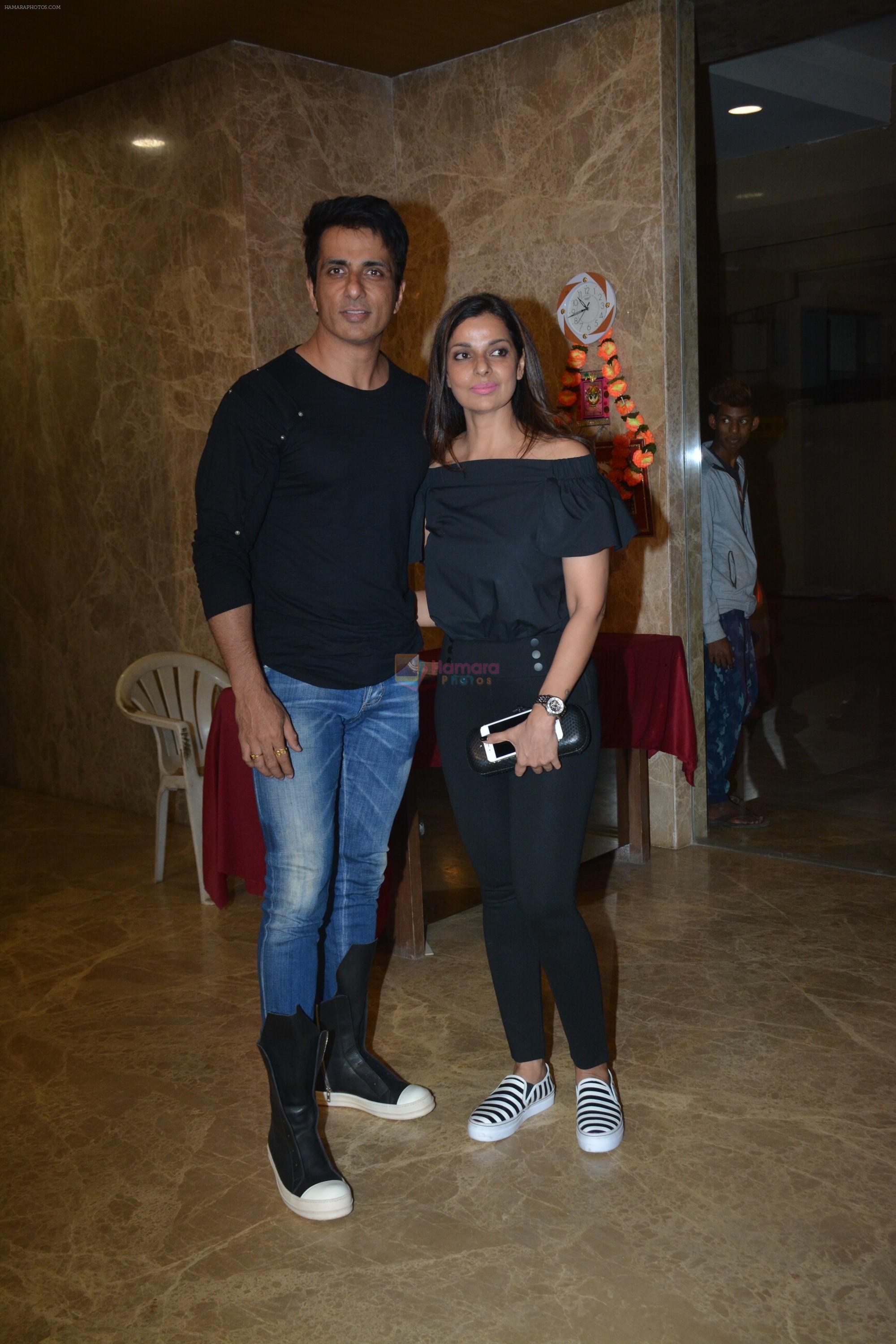 Sonu Sood at Ramesh Taurani's birthday party at his house in khar on 17th Jan 2019