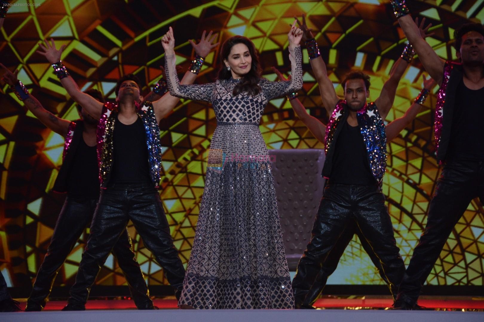 Madhuri Dixit at Umang police festival in bkc on 27th Jan 2019