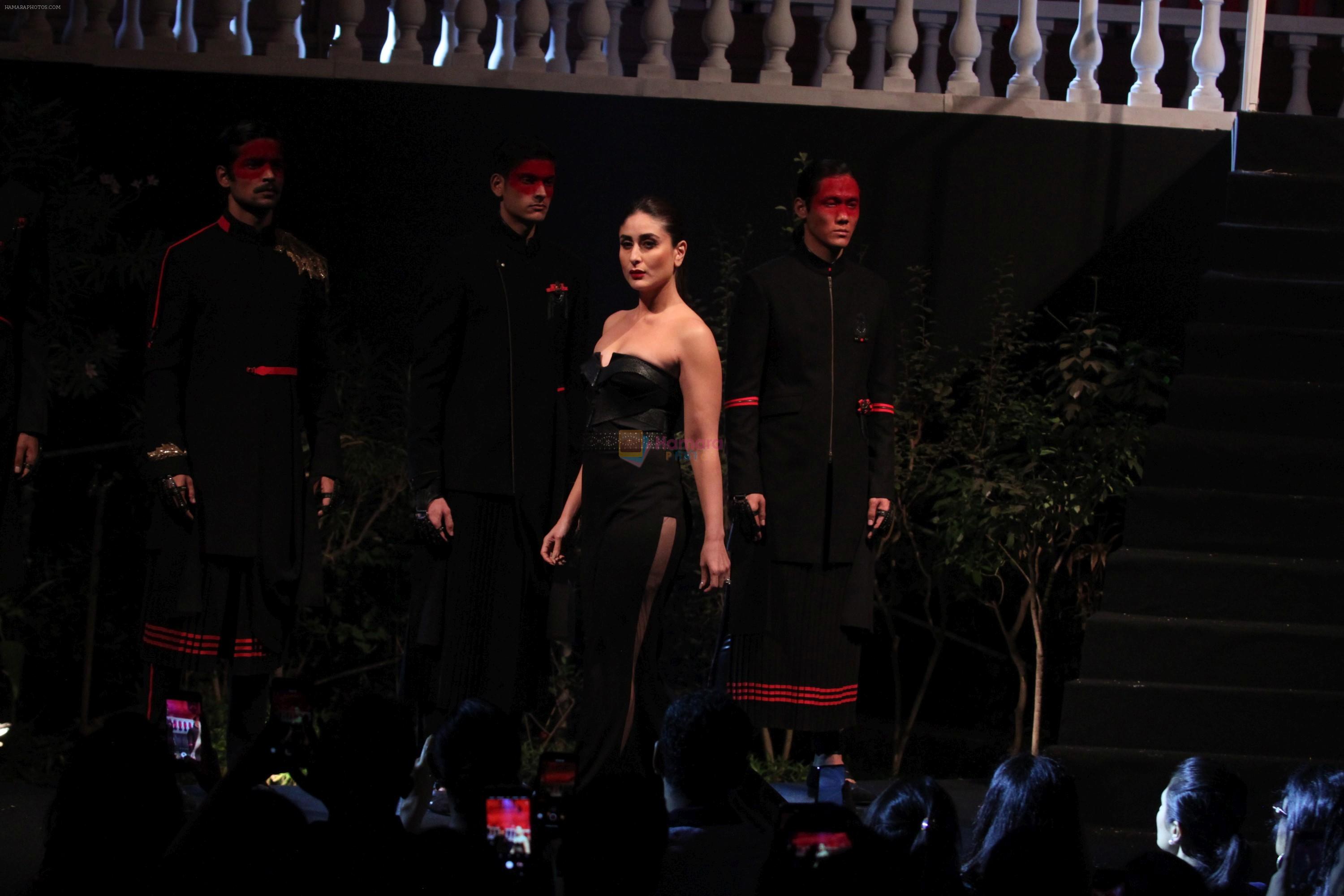 Kareena Kapoor Walks As Showstopper For Shantanu & Nikhil  Show on Lakme Fashion Show Day 5 on 3rd Feb 2019