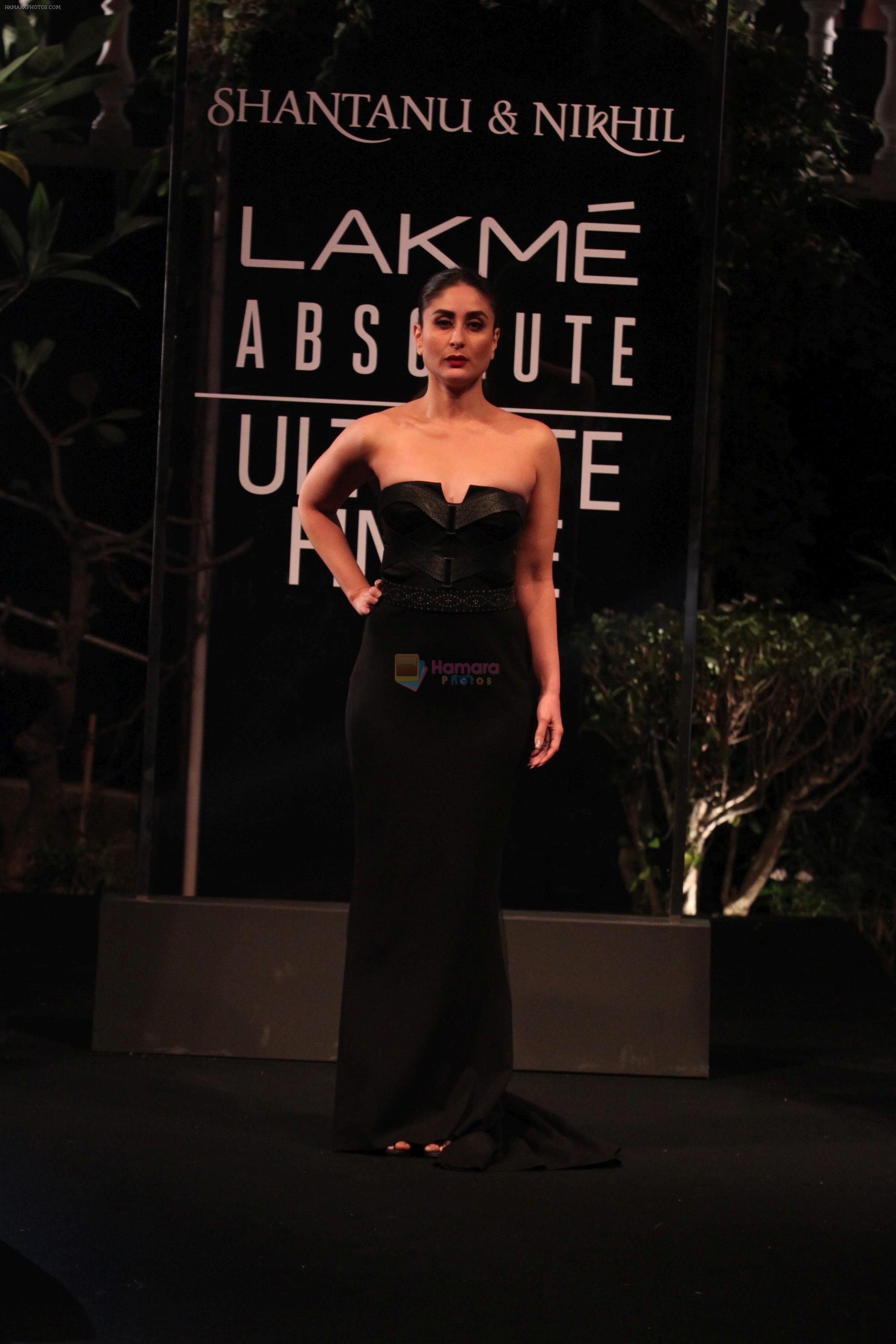 Kareena Kapoor Walks As Showstopper For Shantanu & Nikhil  Show on Lakme Fashion Show Day 5 on 3rd Feb 2019