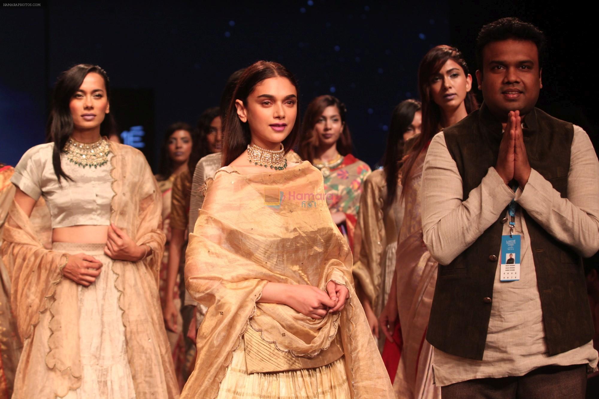 Aditi Rao Hydari walk the ramp for Latha Sailesh Singhania Show at Lakme Fashion Week 2019  on 3rd Feb 2019