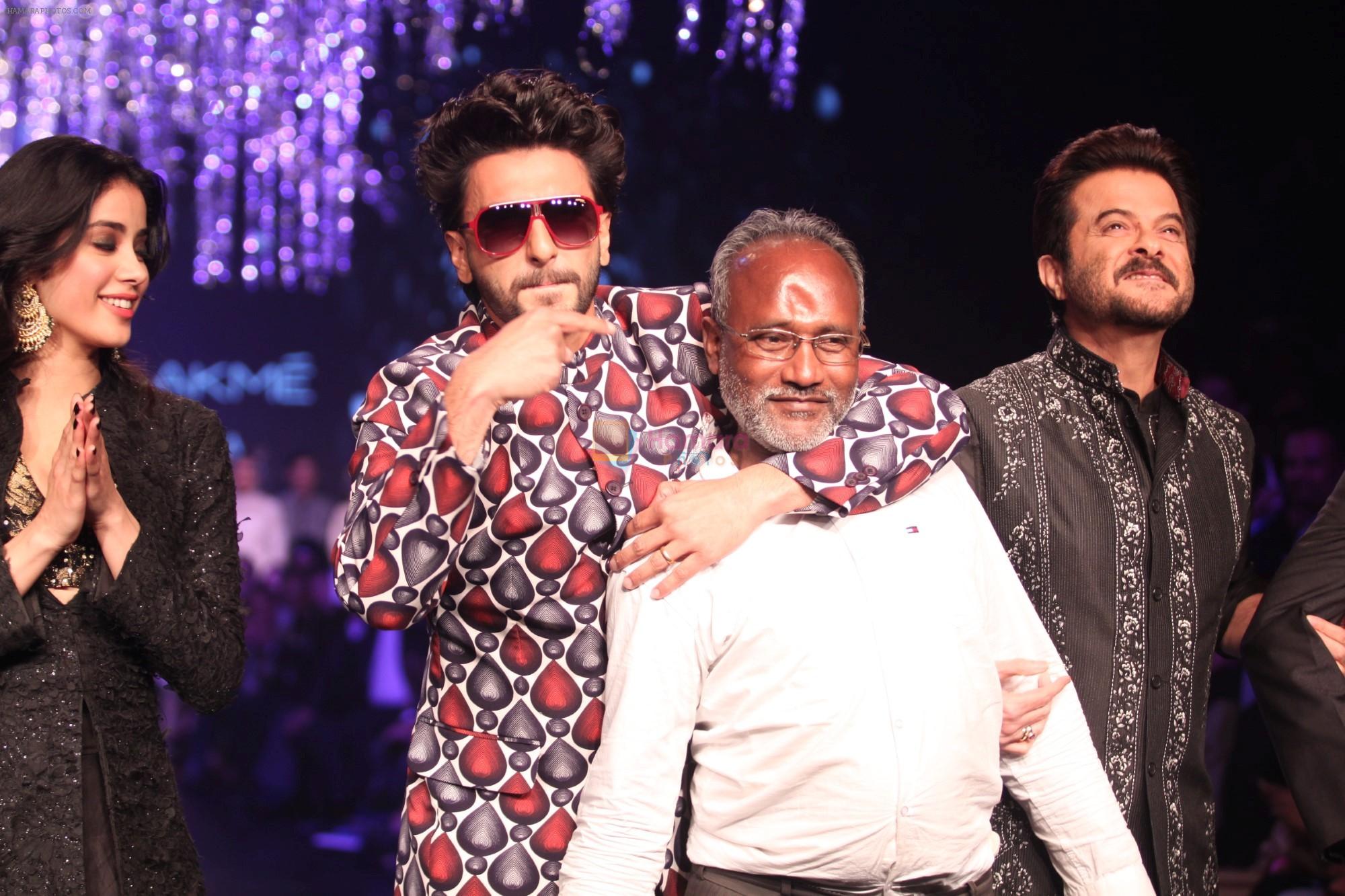 Janhvi Kapoor, Anil Kapoor, Ranveer Singh walk the ramp for Raghavendra Rathore at Lakme Fashion Week 2019  on 3rd Feb 2019