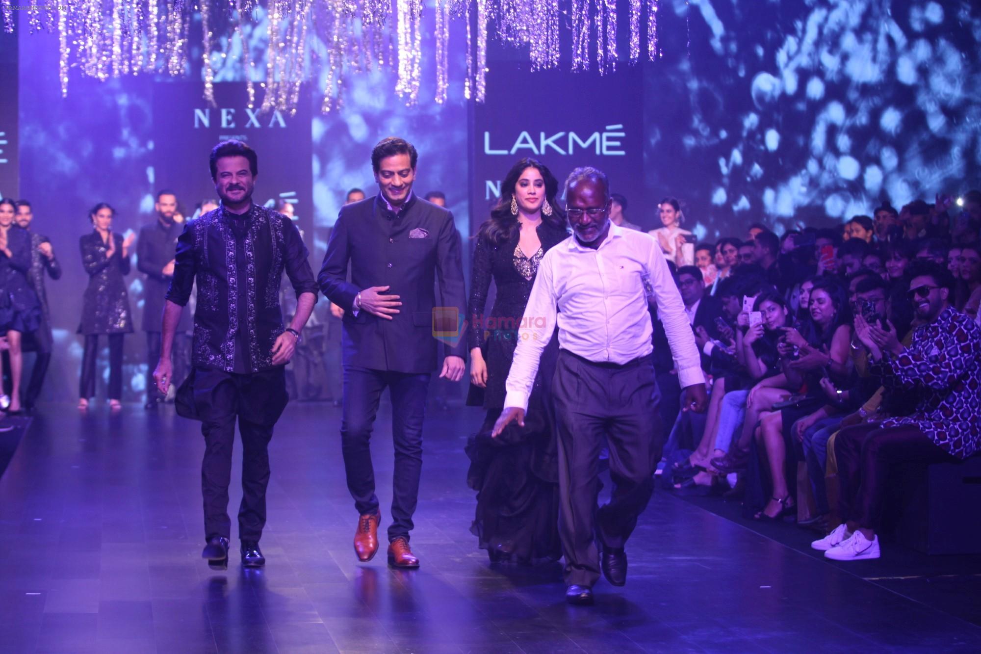 Janhvi Kapoor, Anil Kapoor walk the ramp for Raghavendra Rathore at Lakme Fashion Week 2019  on 3rd Feb 2019