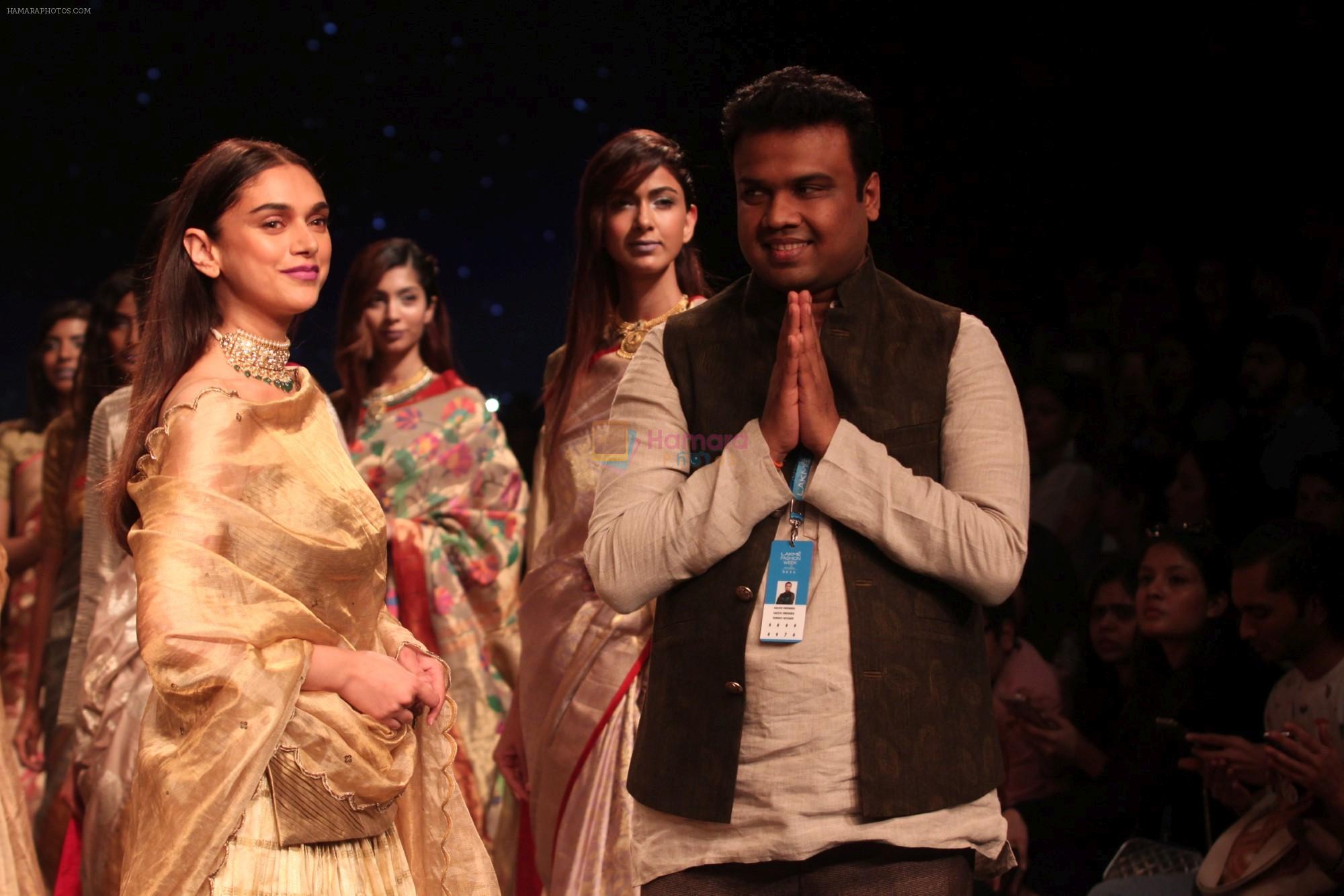 Aditi Rao Hydari walk the ramp for Latha Sailesh Singhania Show at Lakme Fashion Week 2019  on 3rd Feb 2019