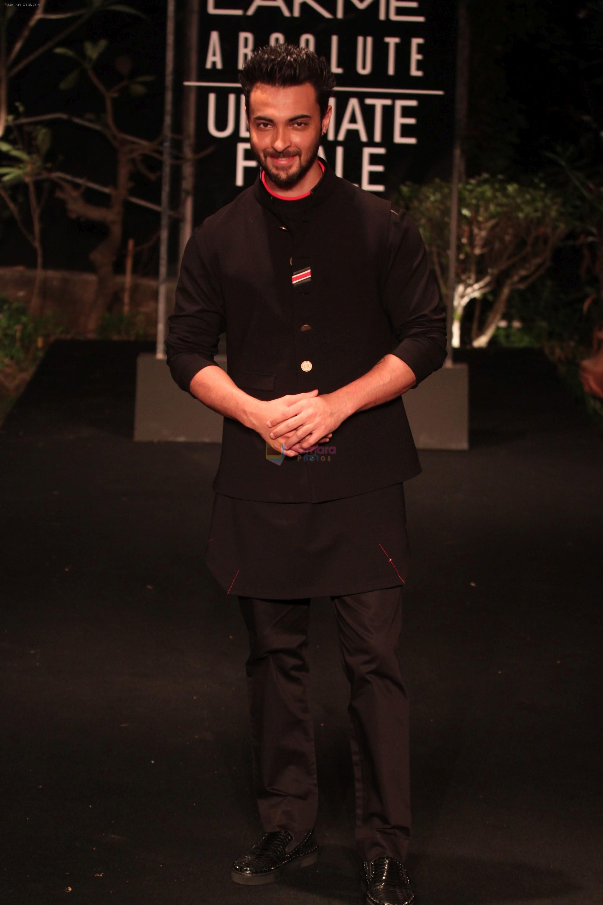 Aayush Sharma on Day 5 at Lakme Fashion Week 2019  on 3rd Feb 2019