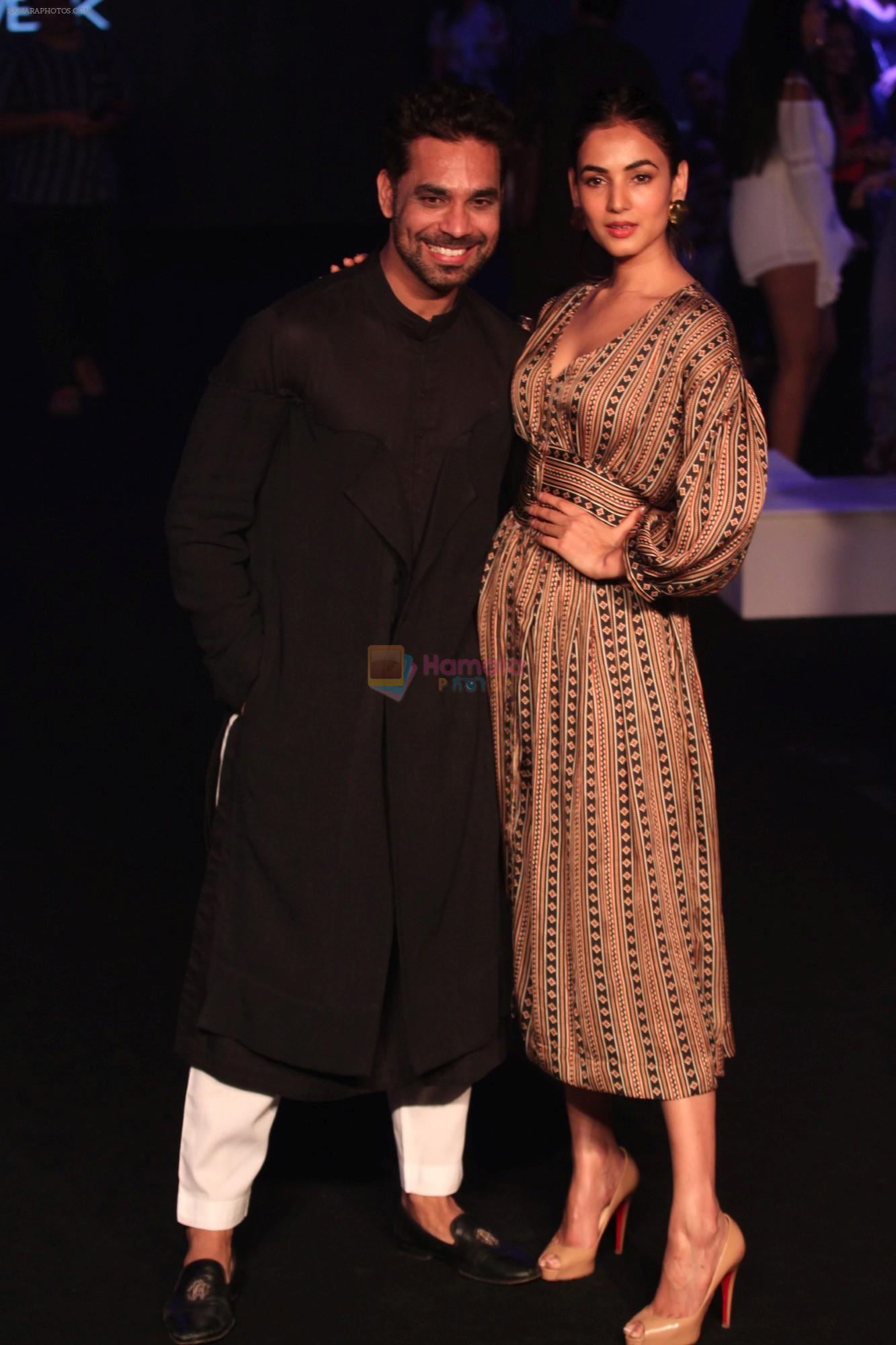 Sonal Chauhan walk the Ramp on Day 5 at Lakme Fashion Week 2019 on 3rd Feb 2019