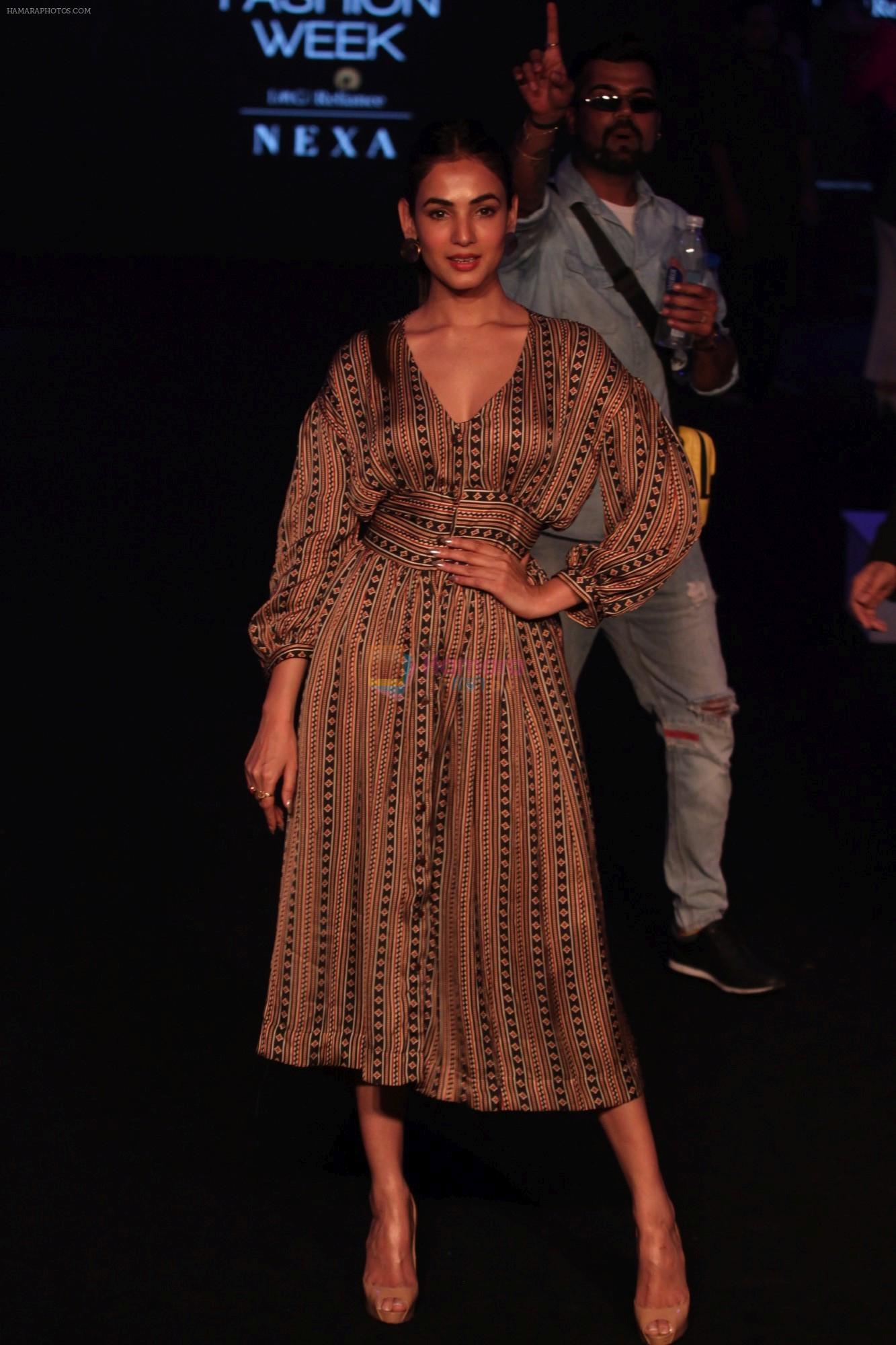 Sonal Chauhan walk the Ramp on Day 5 at Lakme Fashion Week 2019 on 3rd Feb 2019