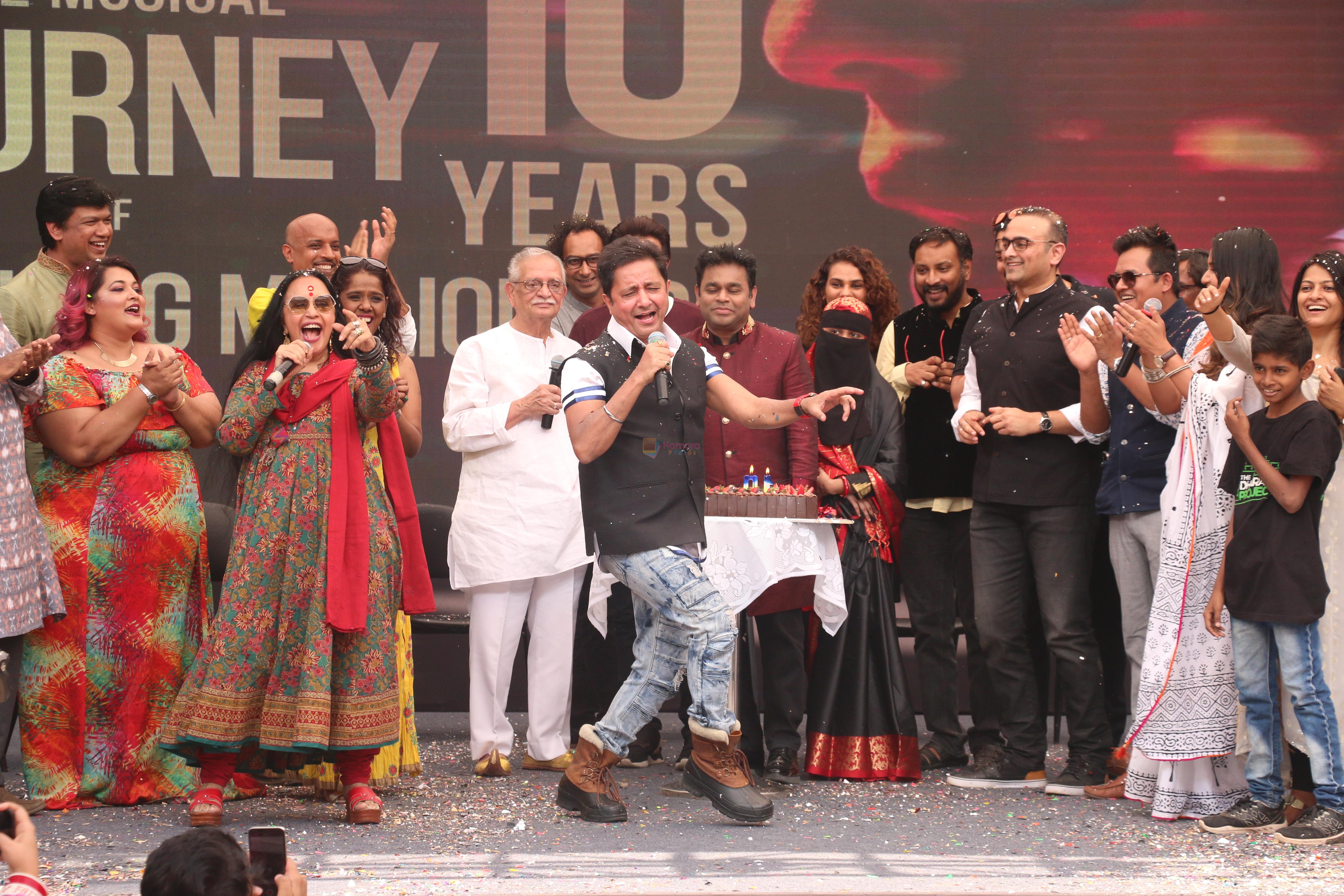 Anil Kapoor, AR Rahman, Gulzar,Sukhwinder Singh, Ila Arun at the 10years celebration of Slumdog Millionaire in Dharavi on 4th Feb 2019