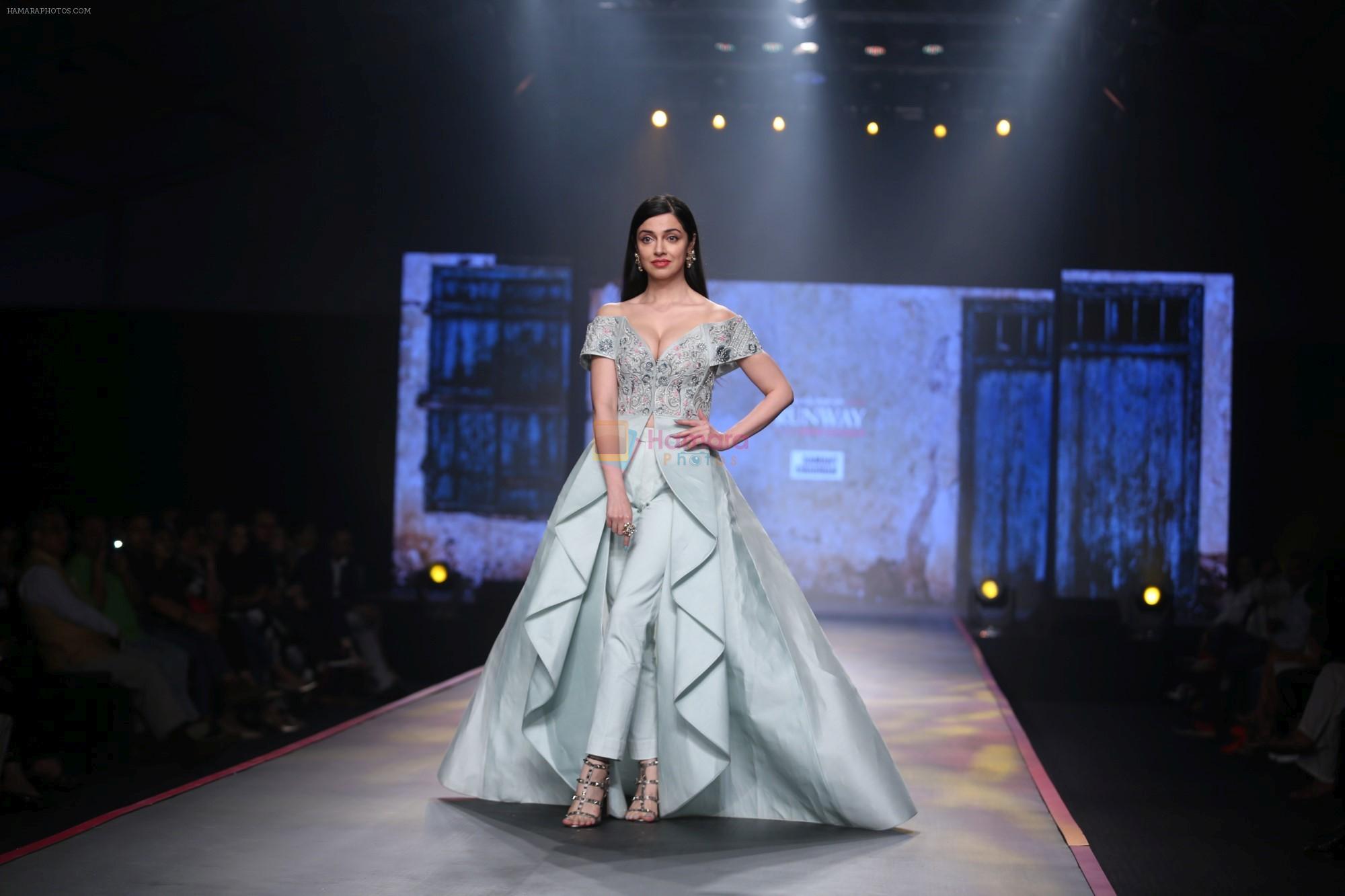 Divya Kumar at Smile Foundation & Designer Sailesh Singhania fashion show for the 13th edition of Ramp for Champs at the race course in mahalxmi on 13th Feb 2019