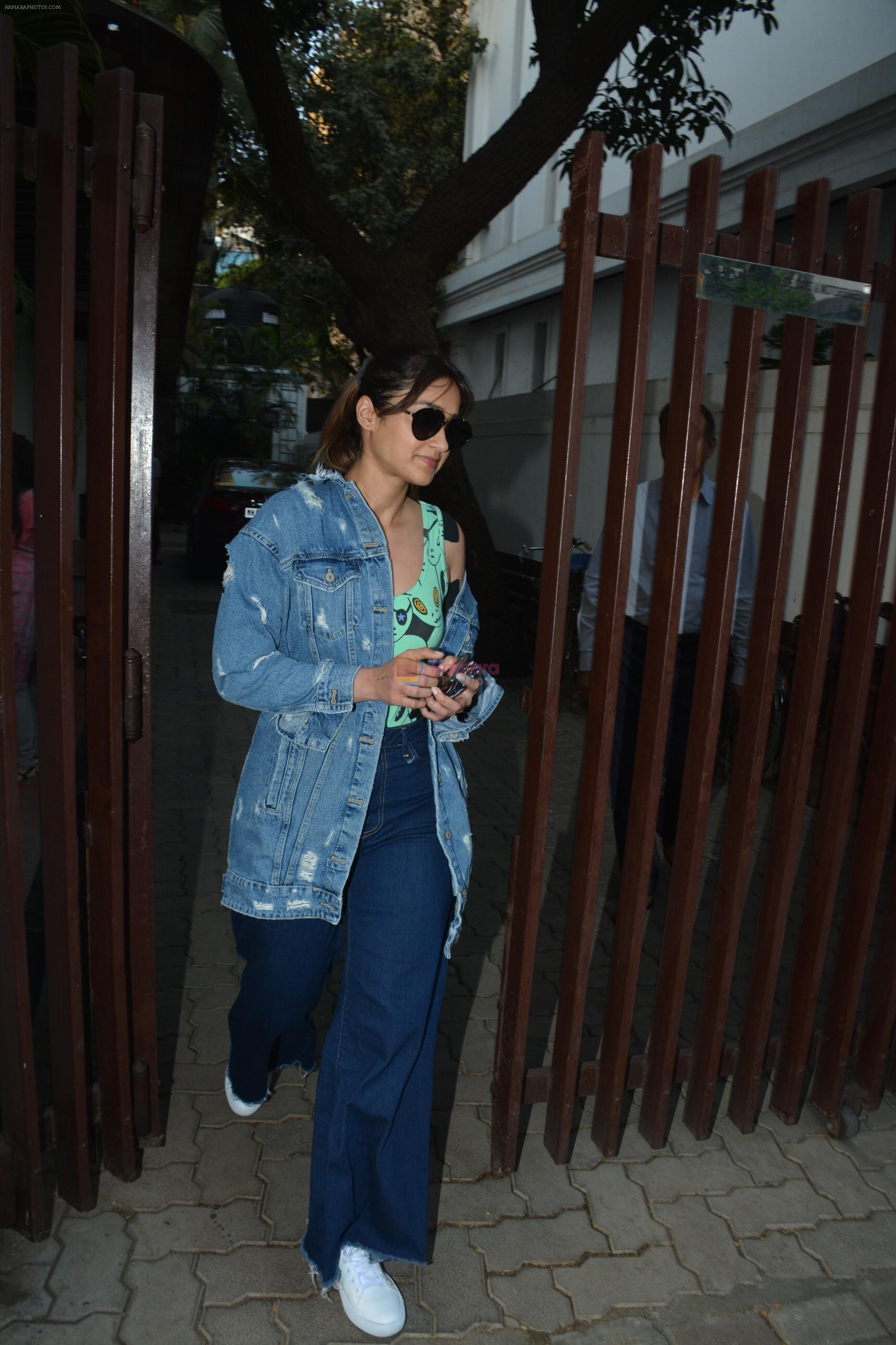 Ileana D'Cruz spotted at clinic in bandra on 25th Feb 2019