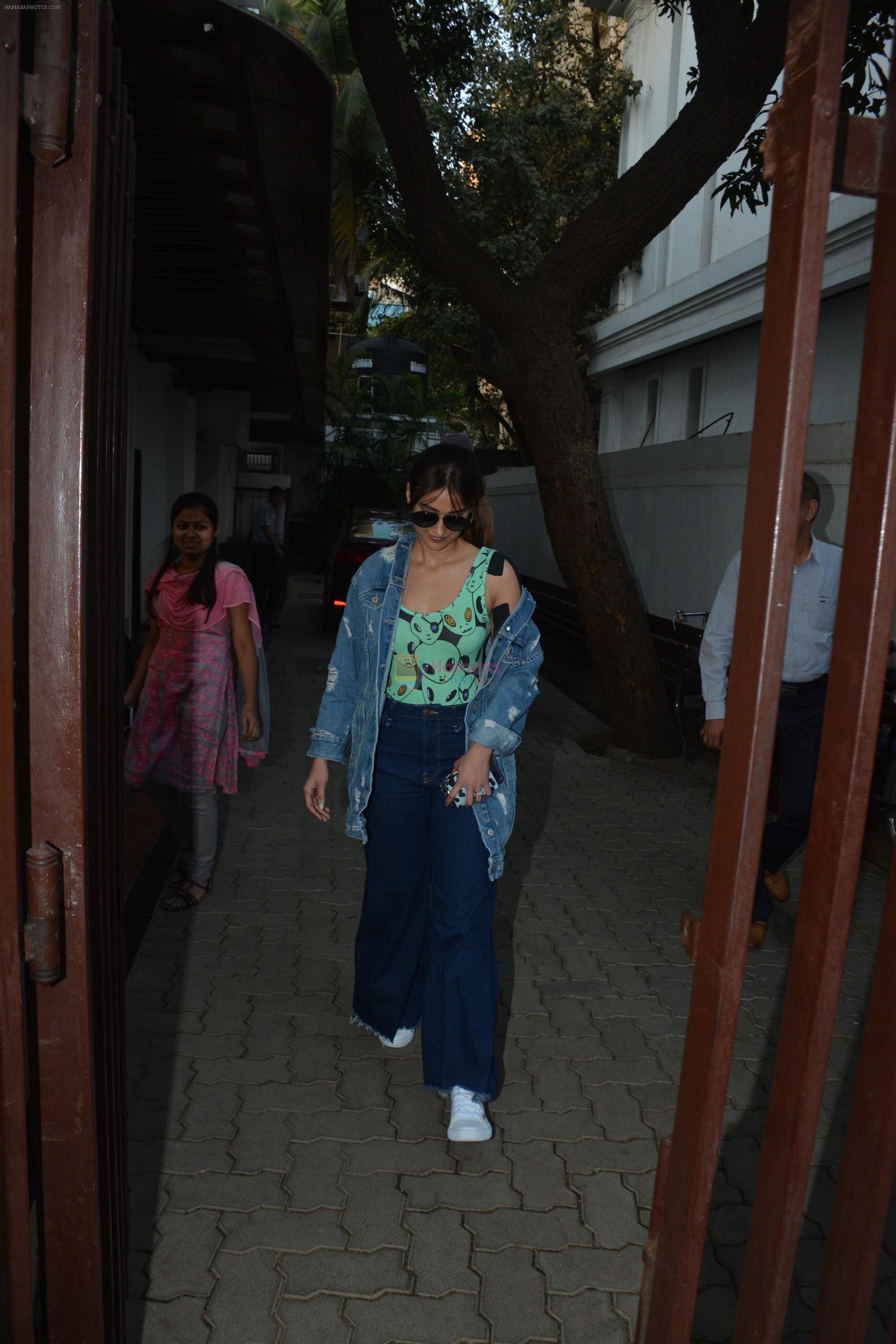 Ileana D'Cruz spotted at clinic in bandra on 25th Feb 2019