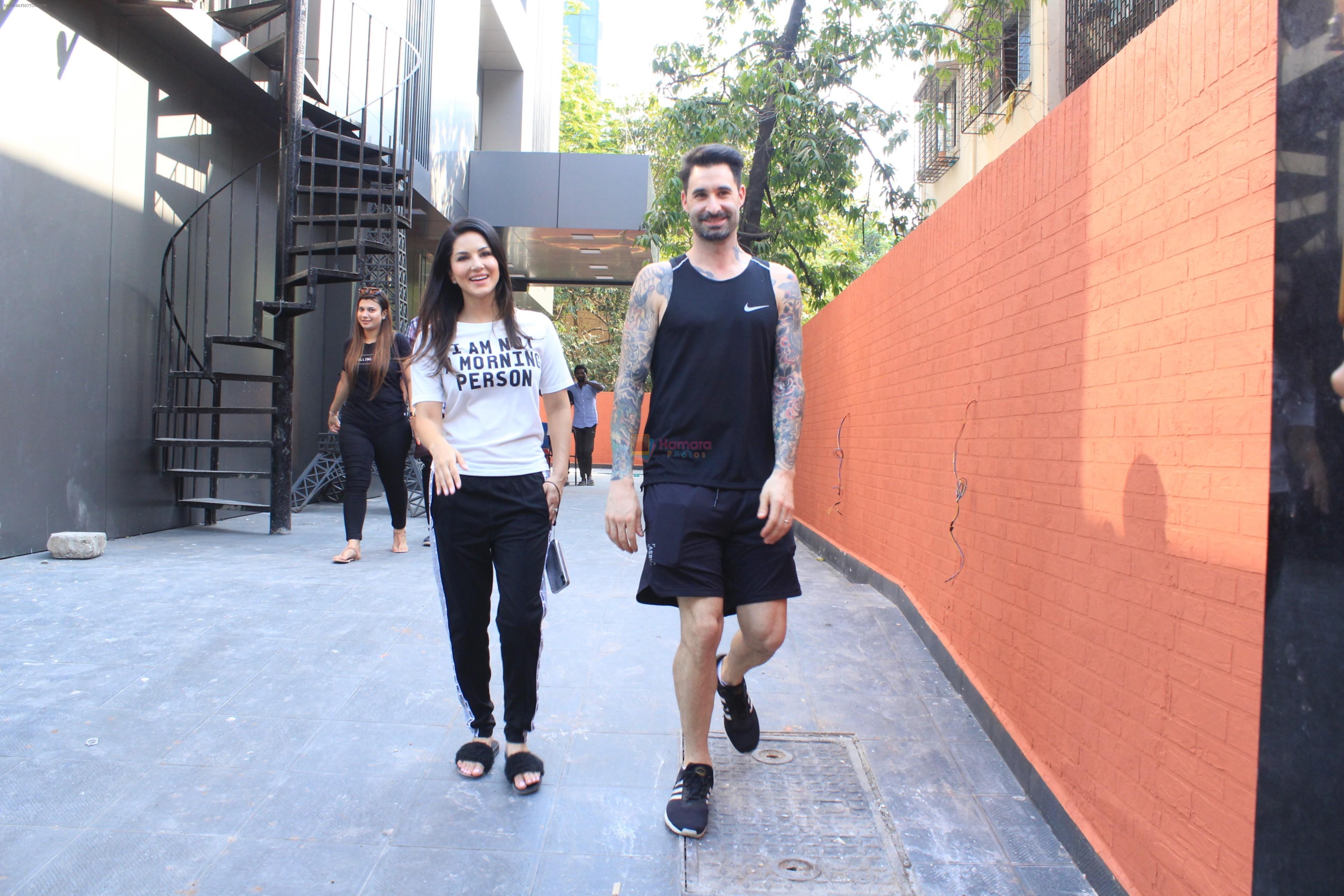 Sunny Leone & Daniel webber spotted juhu on 18th March 2019