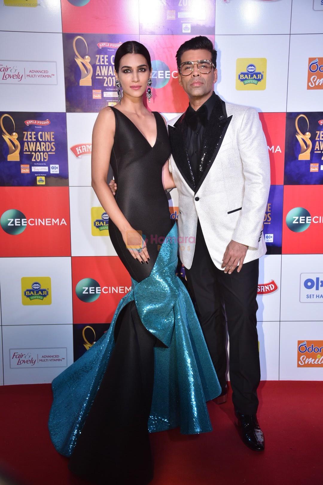 Kriti Sanon, Karan Johar at Zee cine awards red carpet on 19th March 2019