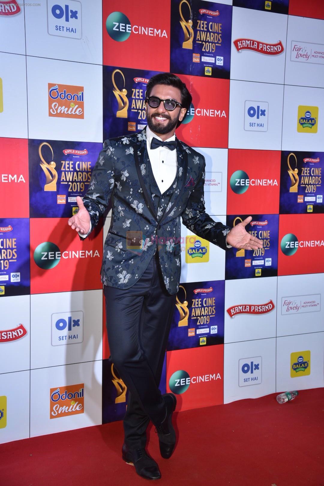 Ranveer Singh at Zee cine awards red carpet on 19th March 2019