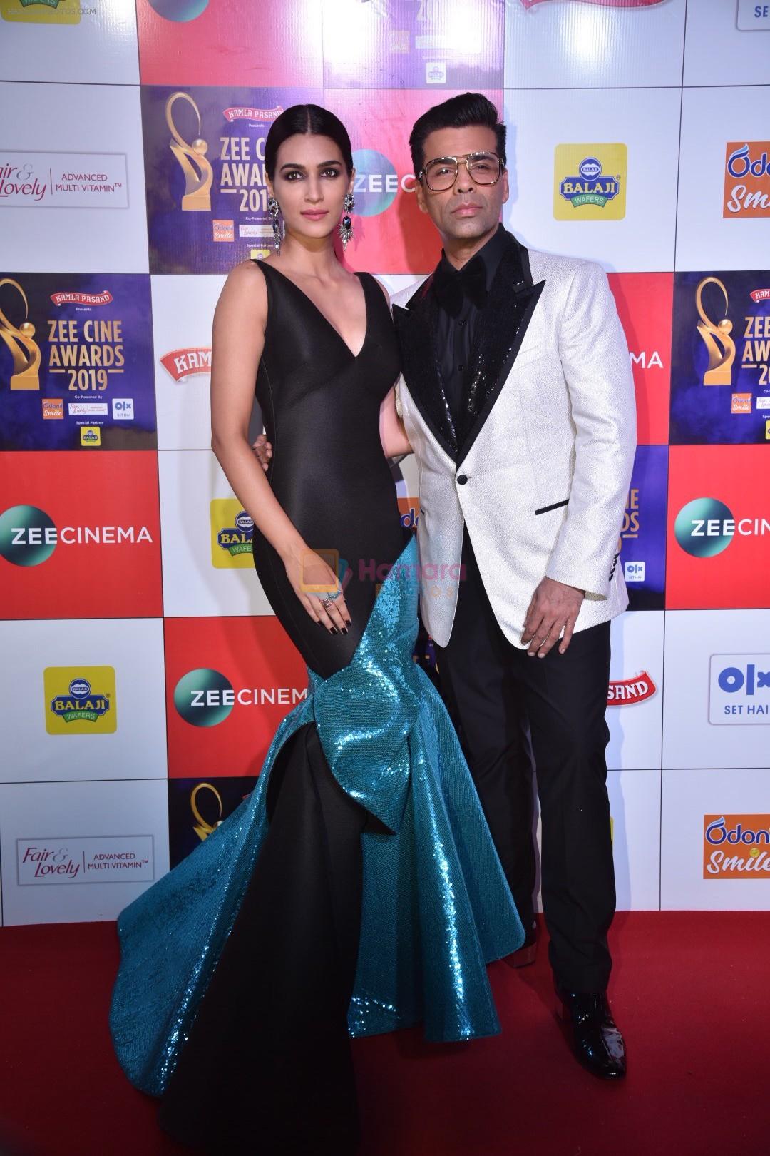 Kriti Sanon, Karan Johar at Zee cine awards red carpet on 19th March 2019