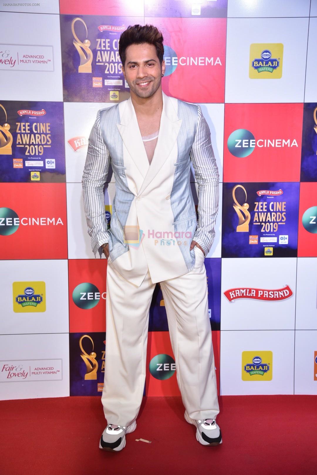 Varun Dhawan at Zee cine awards red carpet on 19th March 2019