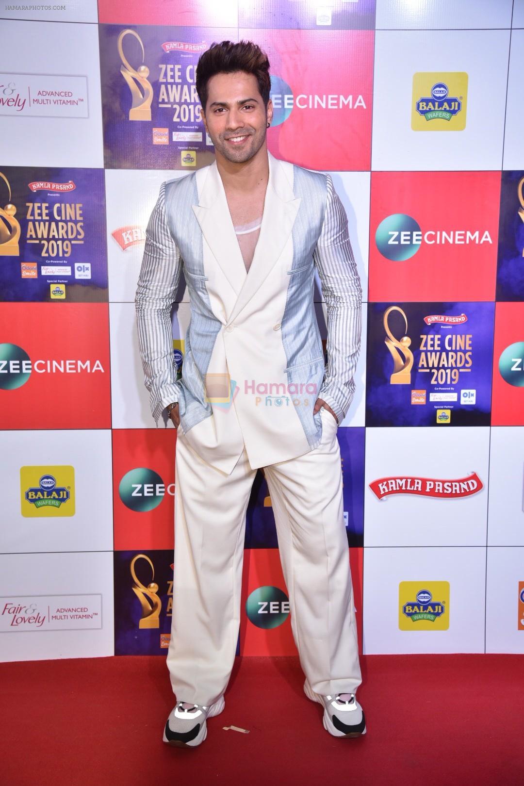 Varun Dhawan at Zee cine awards red carpet on 19th March 2019