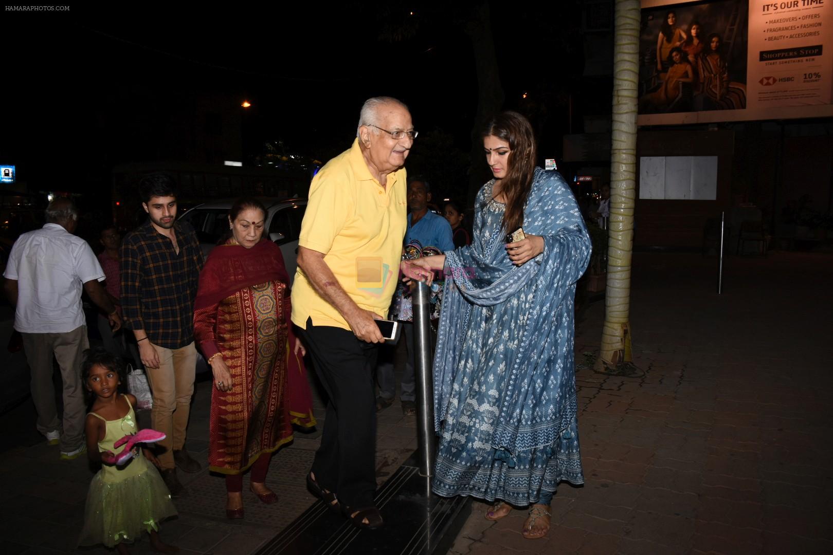 Raveena Tandon celebrates her parents wedding anniversary at bandra on 1st June 2019