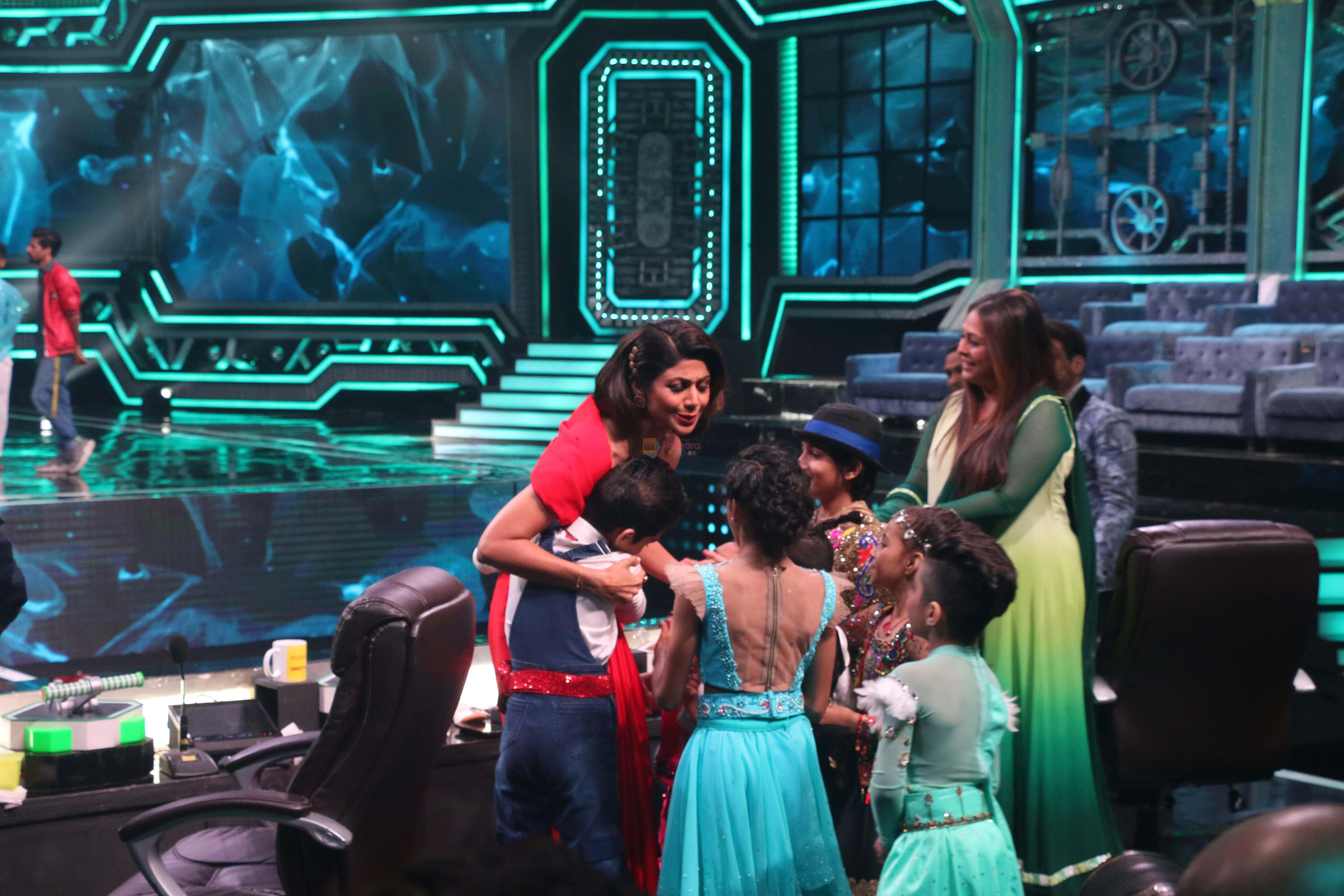 Shilpa Shetty on the sets of Super Dancer Chapter 3 in filmcity on 3rd June 2019