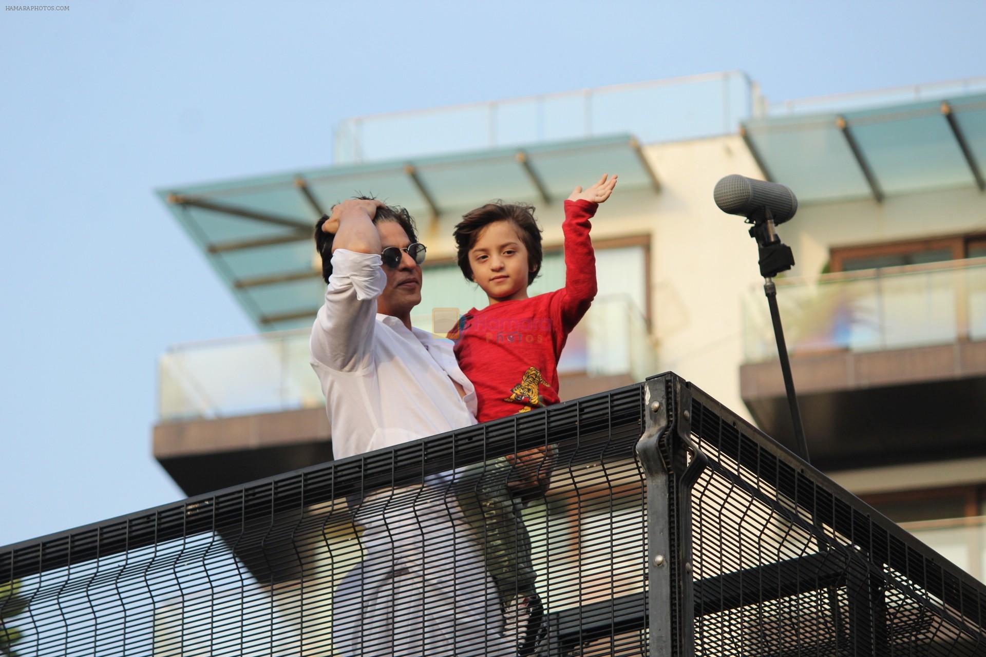 Shahrukh Khan with son Abram waves the fans on Eid at his bandra residence on 5th June 2019