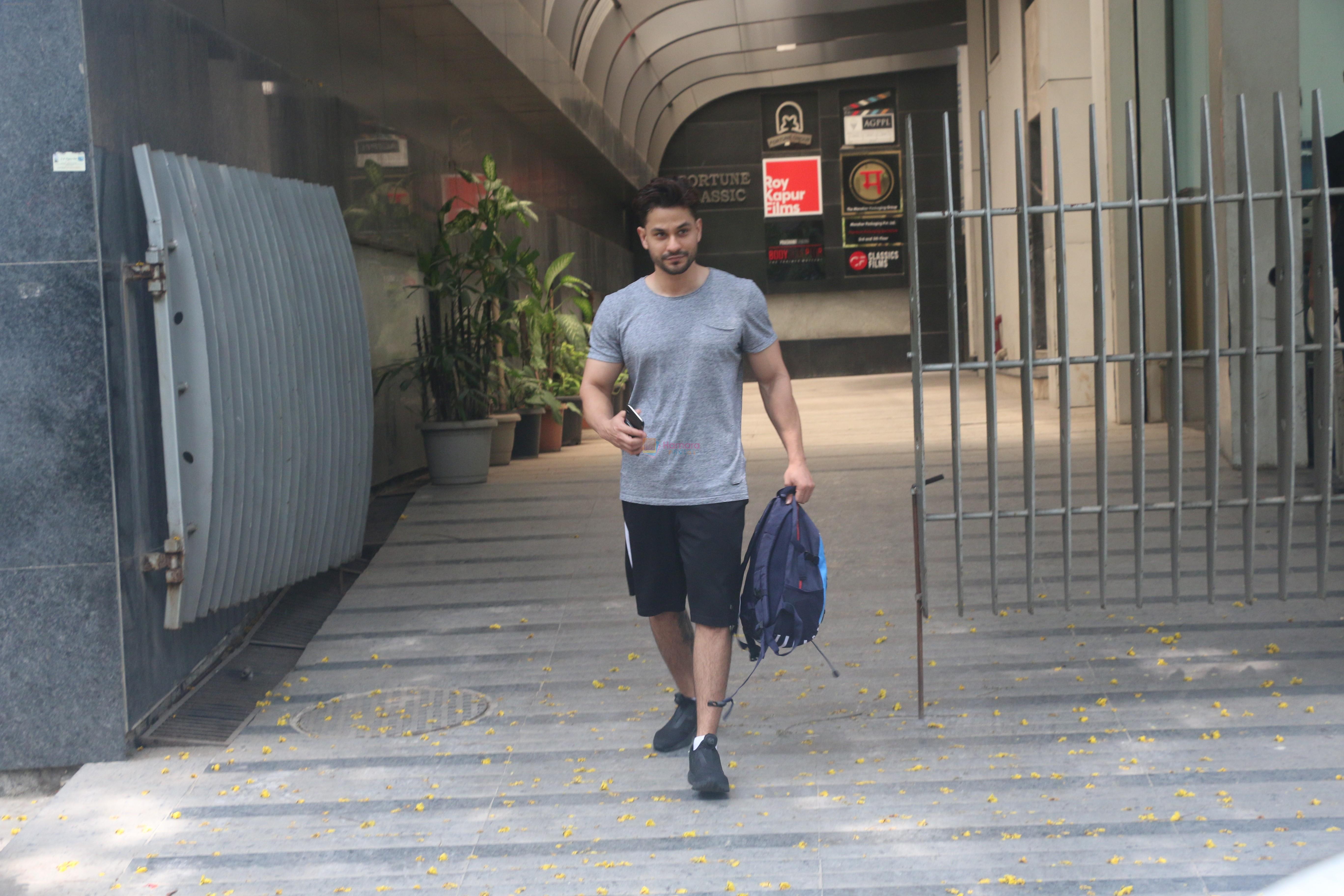 Kunal Khemu spotted at gym in bandra on 10th June 2019