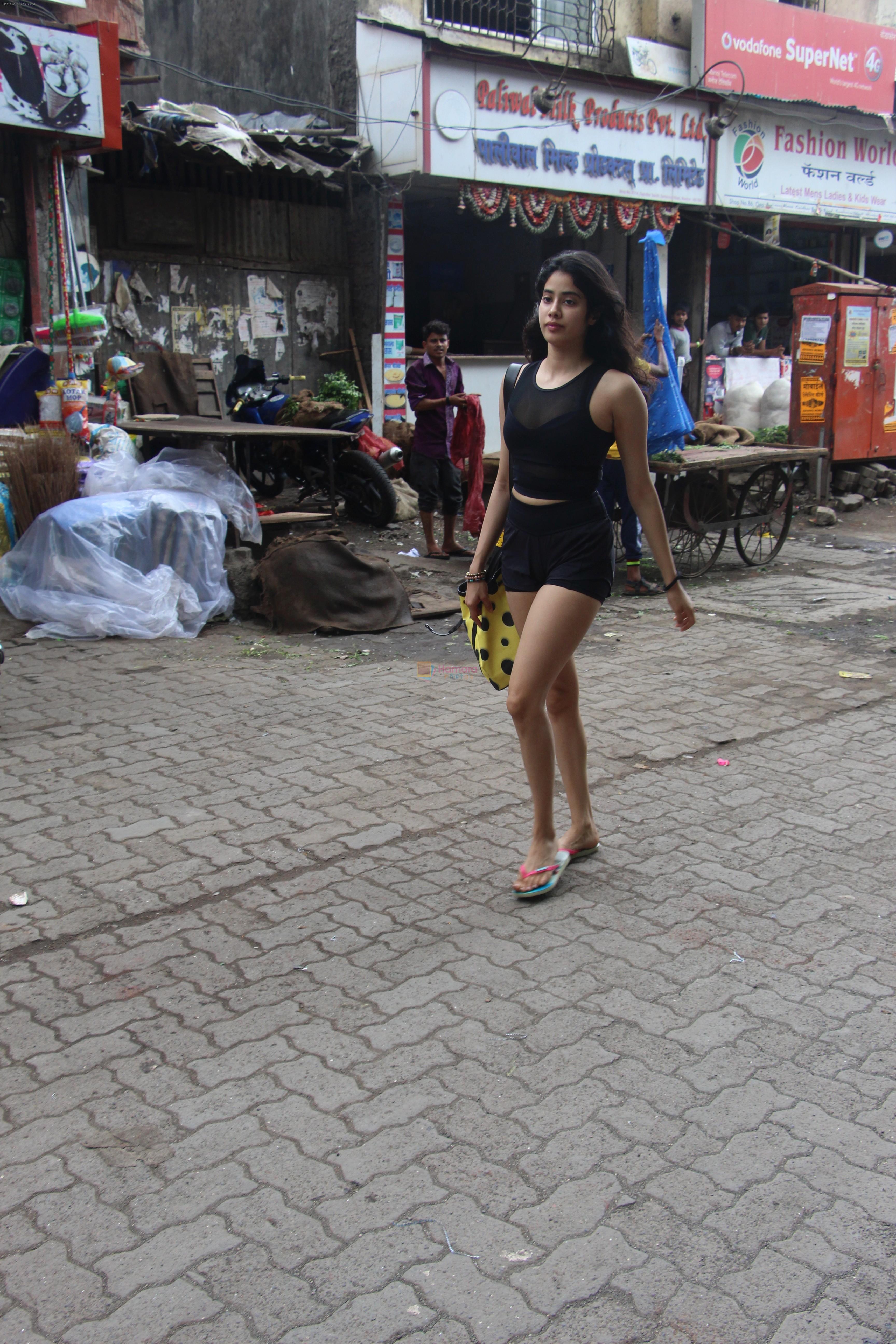 Janhvi Kapoor spotted at Bandra on 12th June 2019