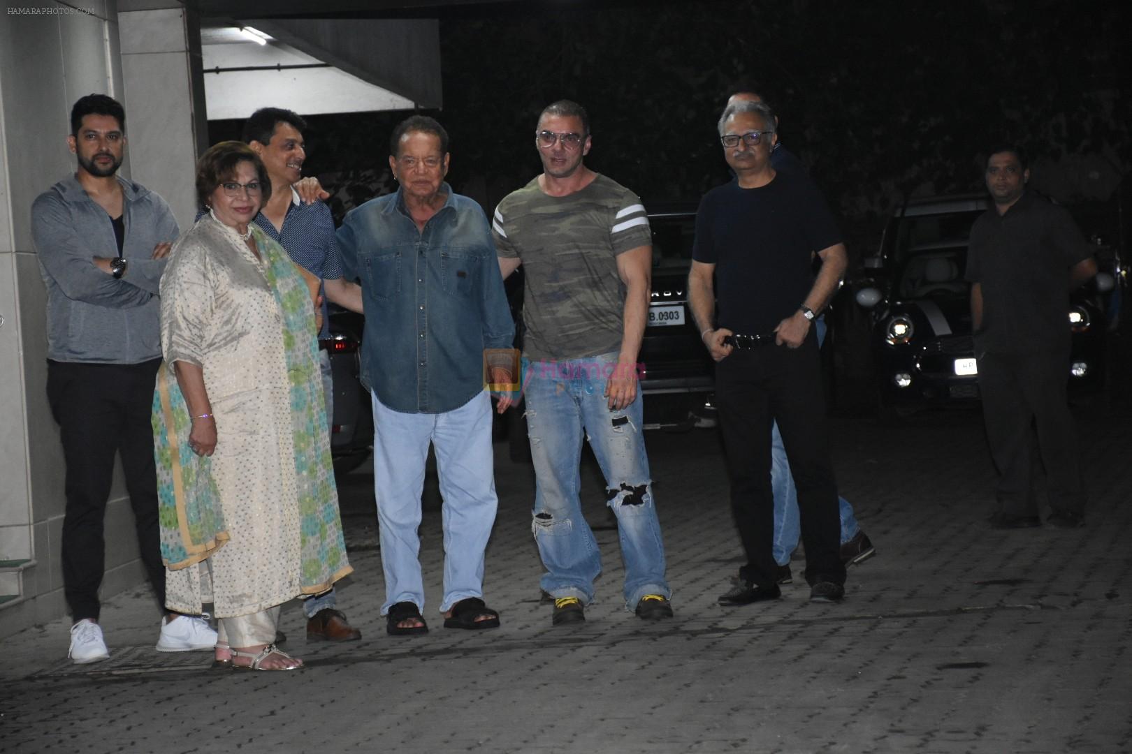 Salim Khan, Helen, Sohail Khan, Aftab Shivdasani at Sohail Khan's house in bandra on 16th June 2019