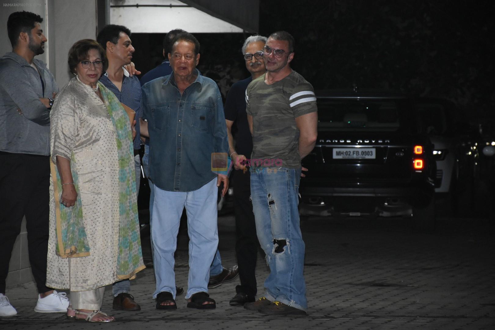 Salim Khan, Helen at Sohail Khan's house in bandra on 16th June 2019