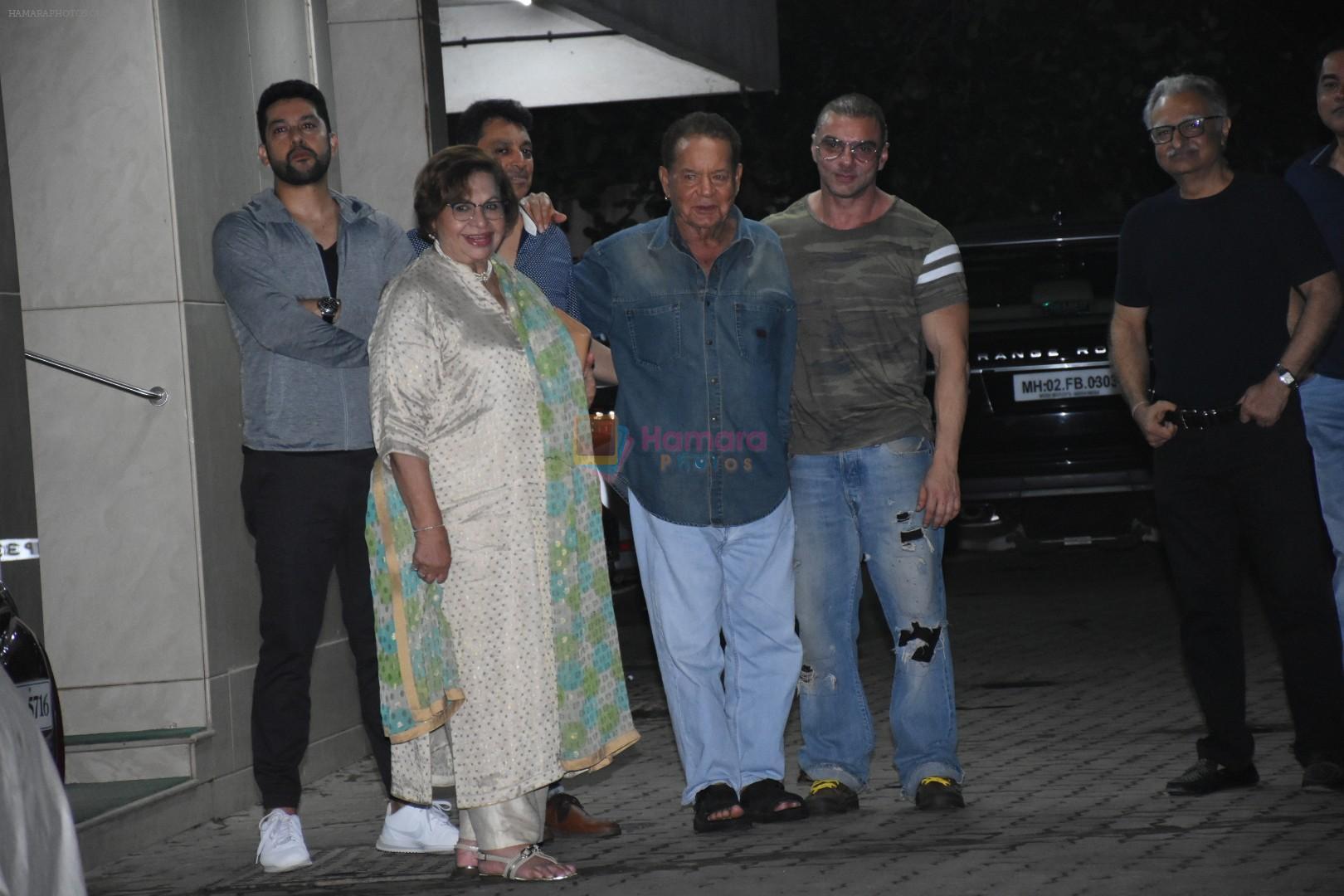 Salim Khan, Helen, Sohail Khan, Aftab Shivdasani at Sohail Khan's house in bandra on 16th June 2019