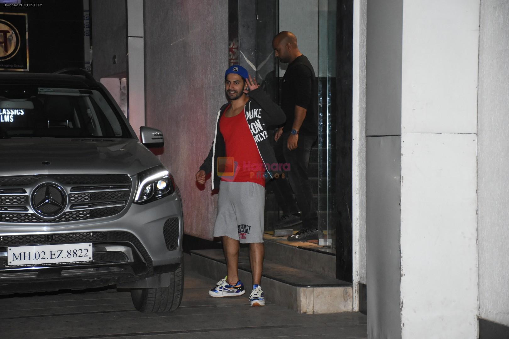 Varun Dhawan spotted at gym in Khar on 19th June 2019