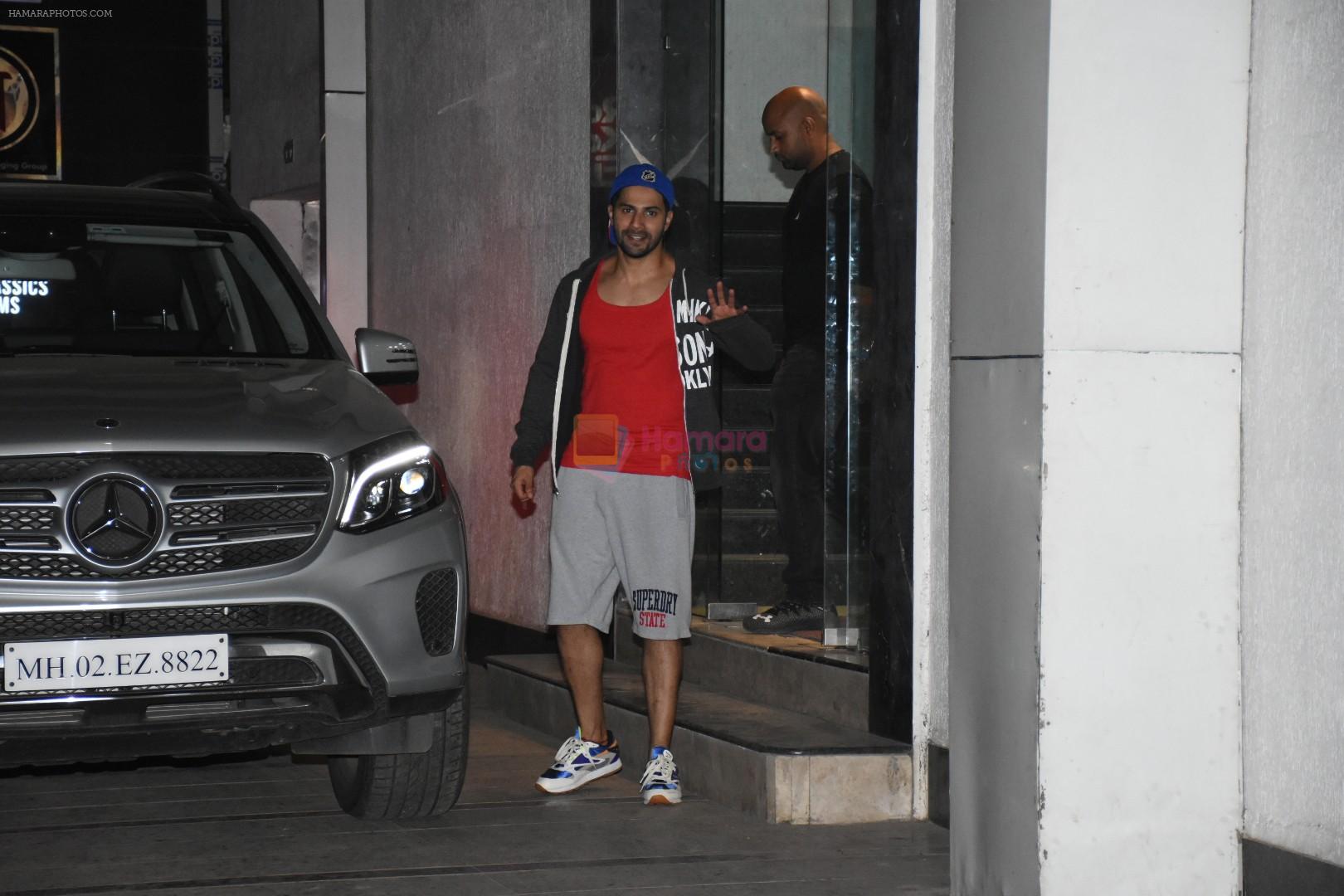 Varun Dhawan spotted at gym in Khar on 19th June 2019