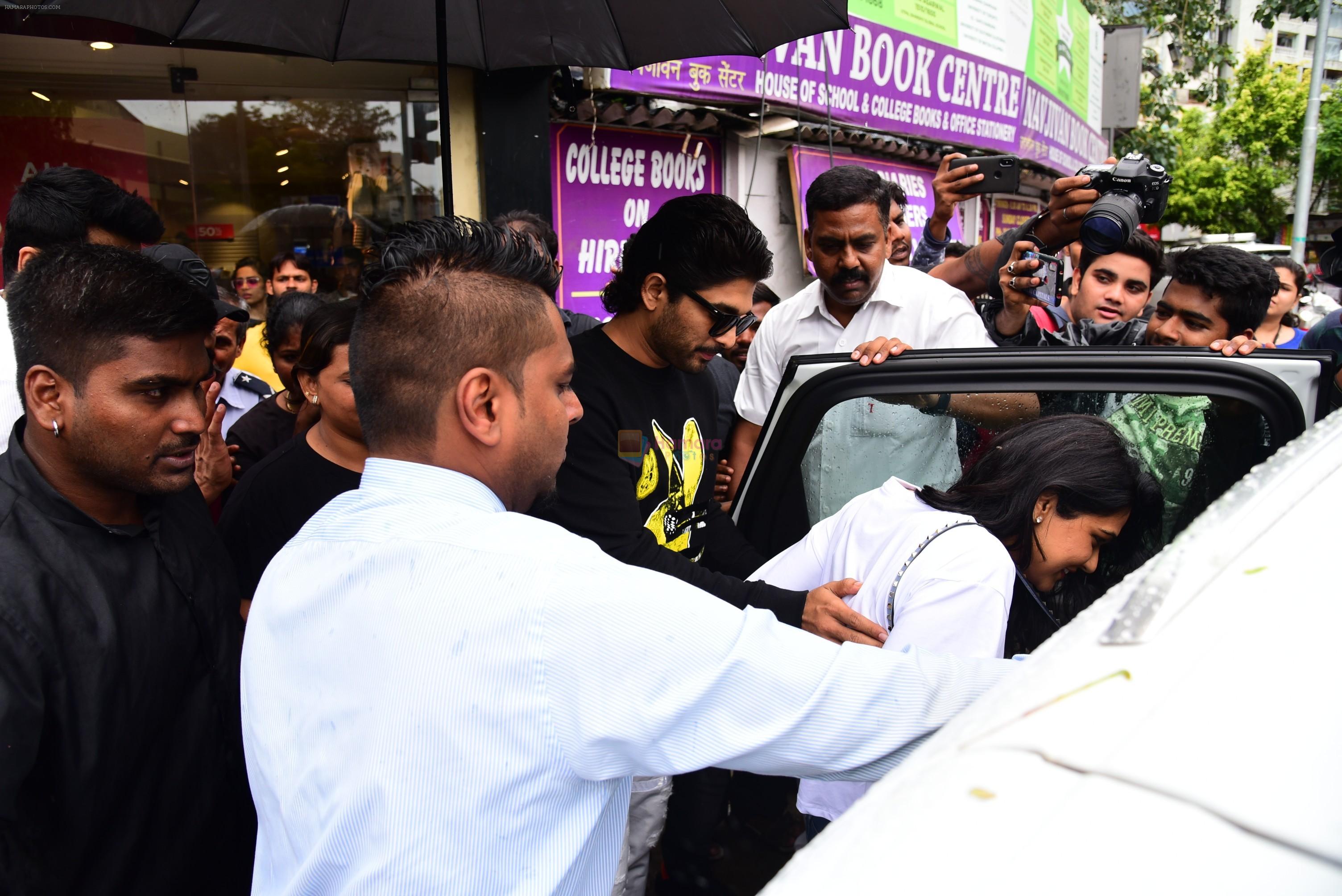 Allu Arjun spotted at Bastian bandra on 30th June 2019