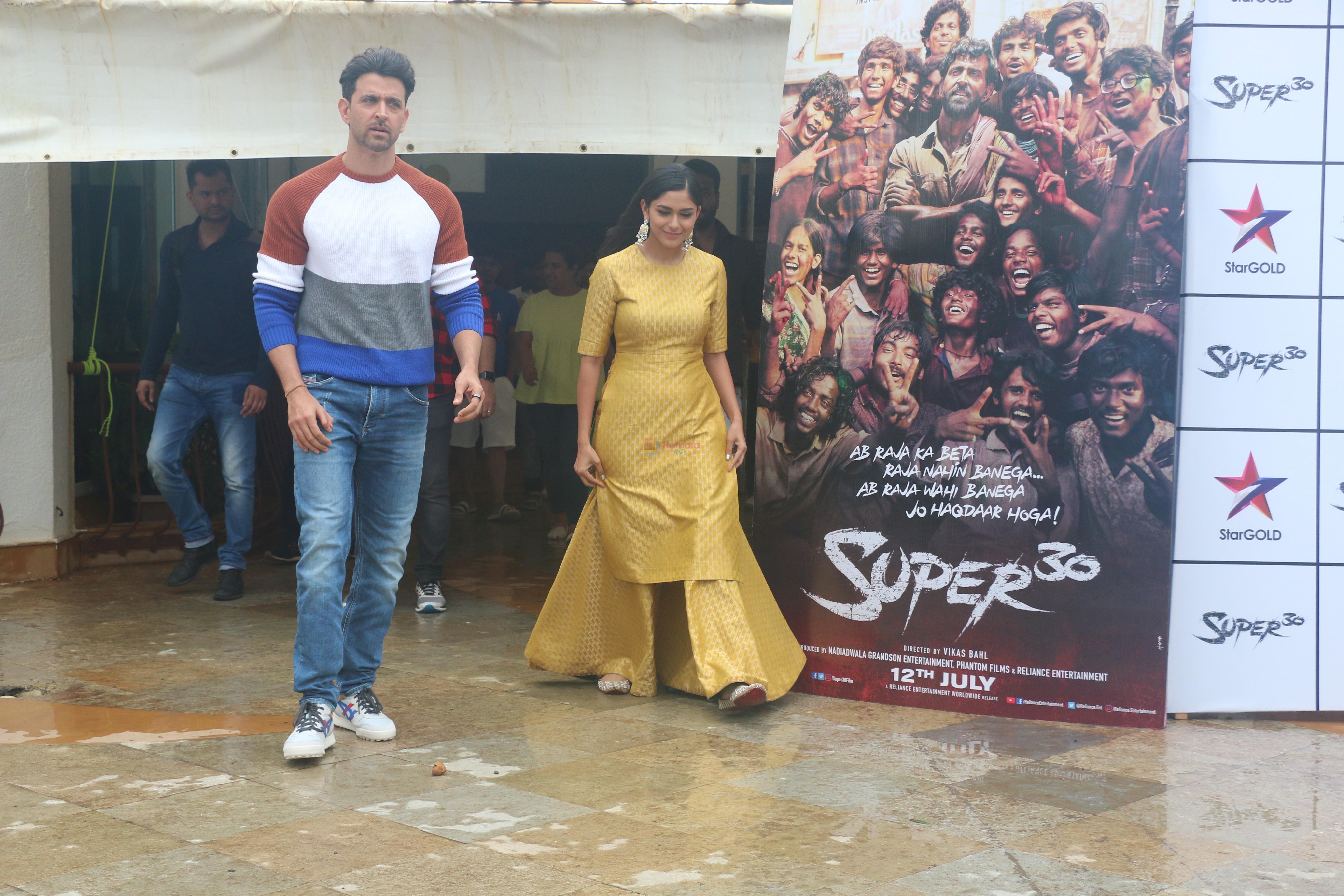 Hrithik Roshan, Mrunal Thakur for the promotions of Super 30 at Sun n Sand juhu on 30th June 2019