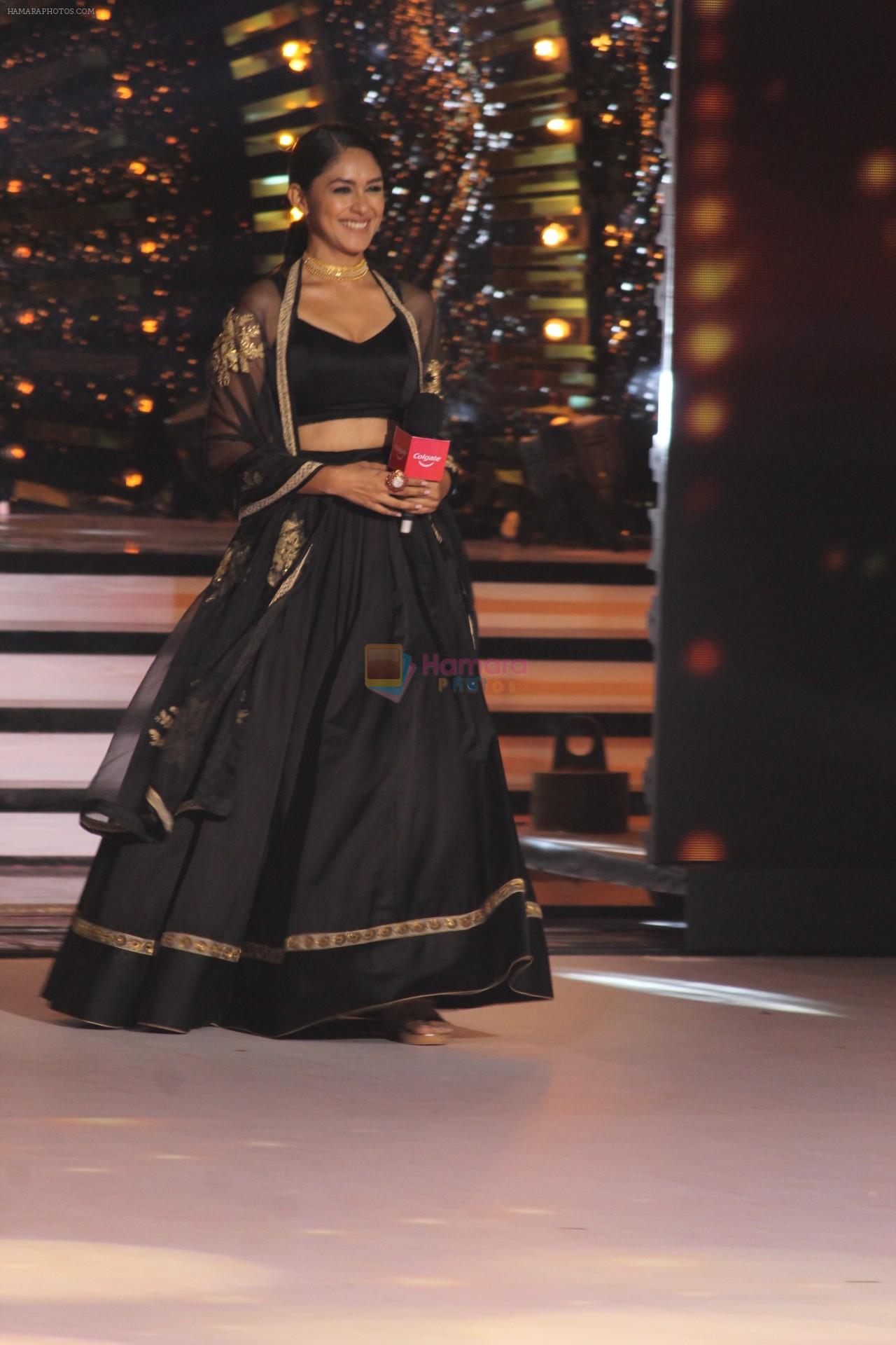 Mrunal Thakur on the sets of colors Dance Deewane in filmcity on 2nd July 2019