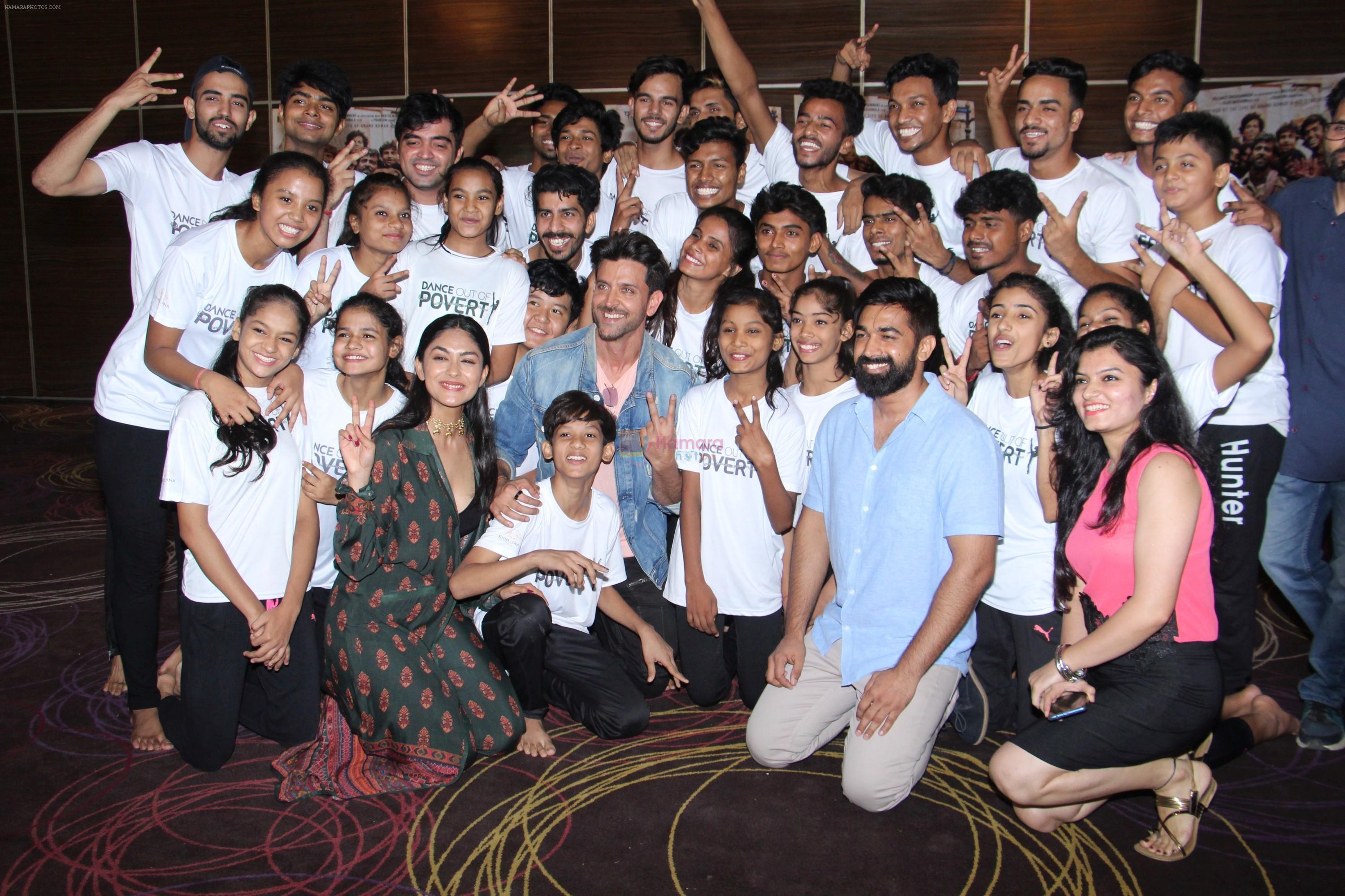 Hrithik Roshan, Mrunal Thakur at the promotion of film super 30 and dances with underprivileged kids from NGO Dance out of poverty on 9th July 2019