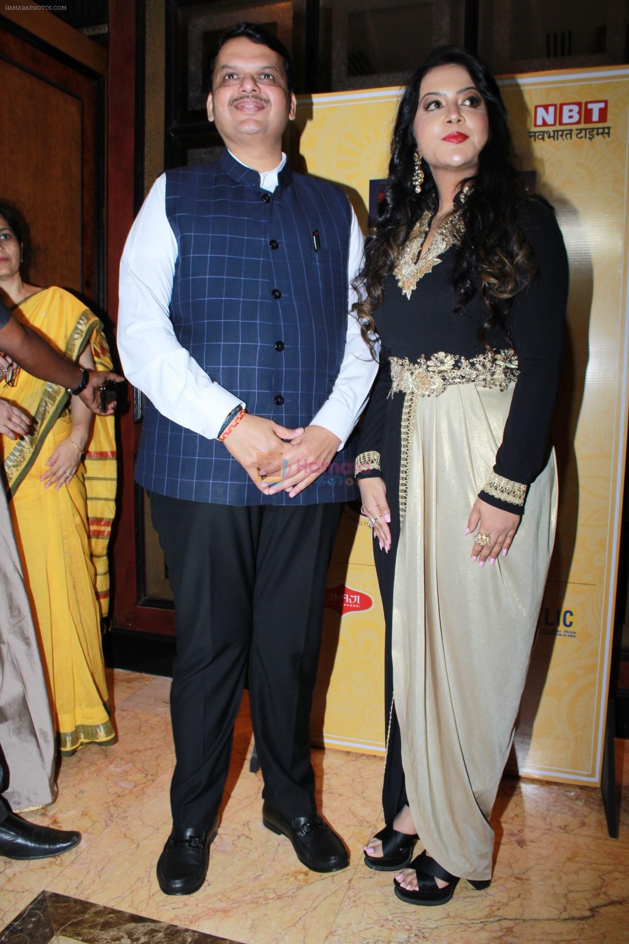 CM Devendra Fadnavis with wife Amruta Fadnavis at the red carpet of NBT Utsav Awards 2019