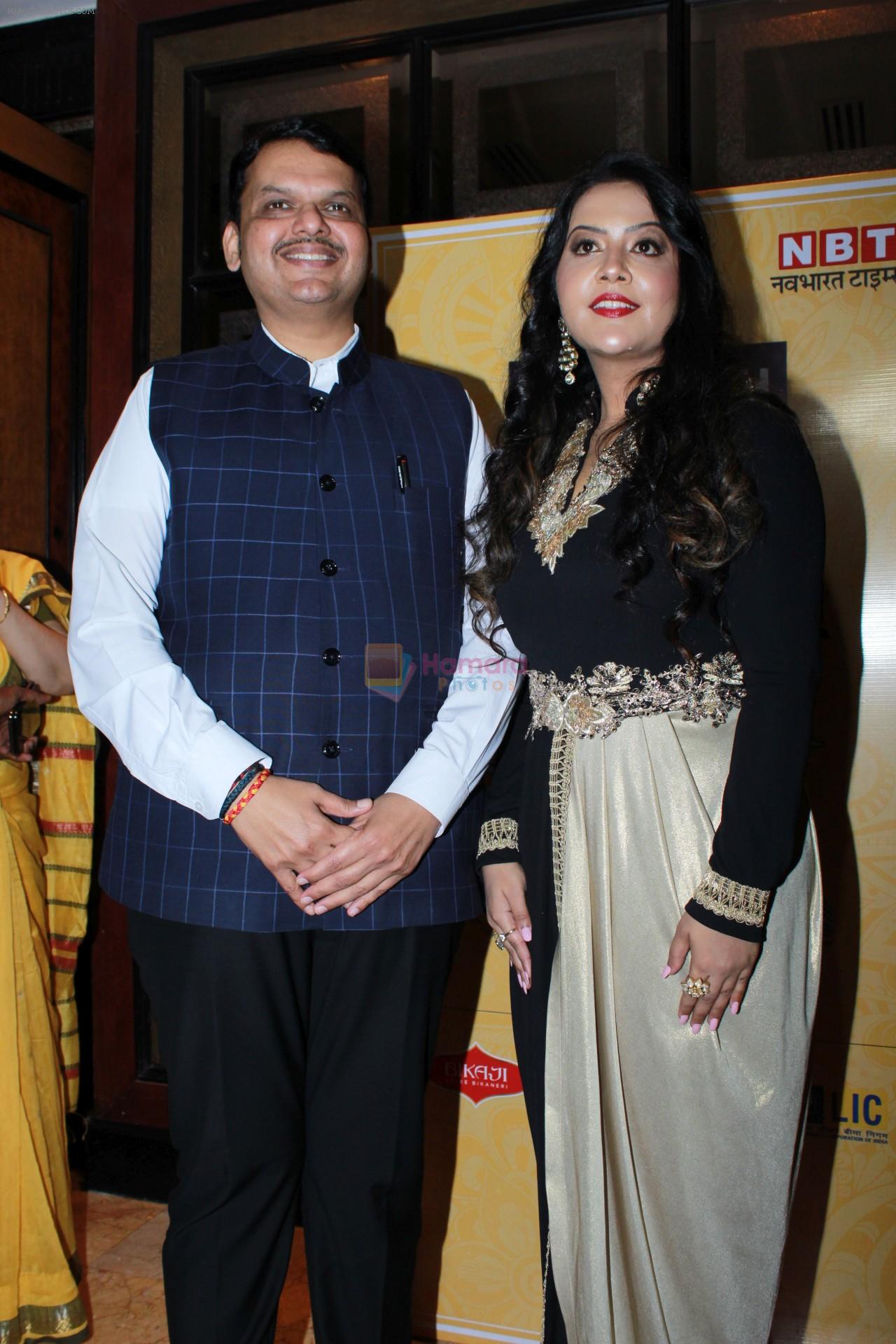 CM Devendra Fadnavis with wife Amruta Fadnavis at the red carpet of NBT Utsav Awards 2019