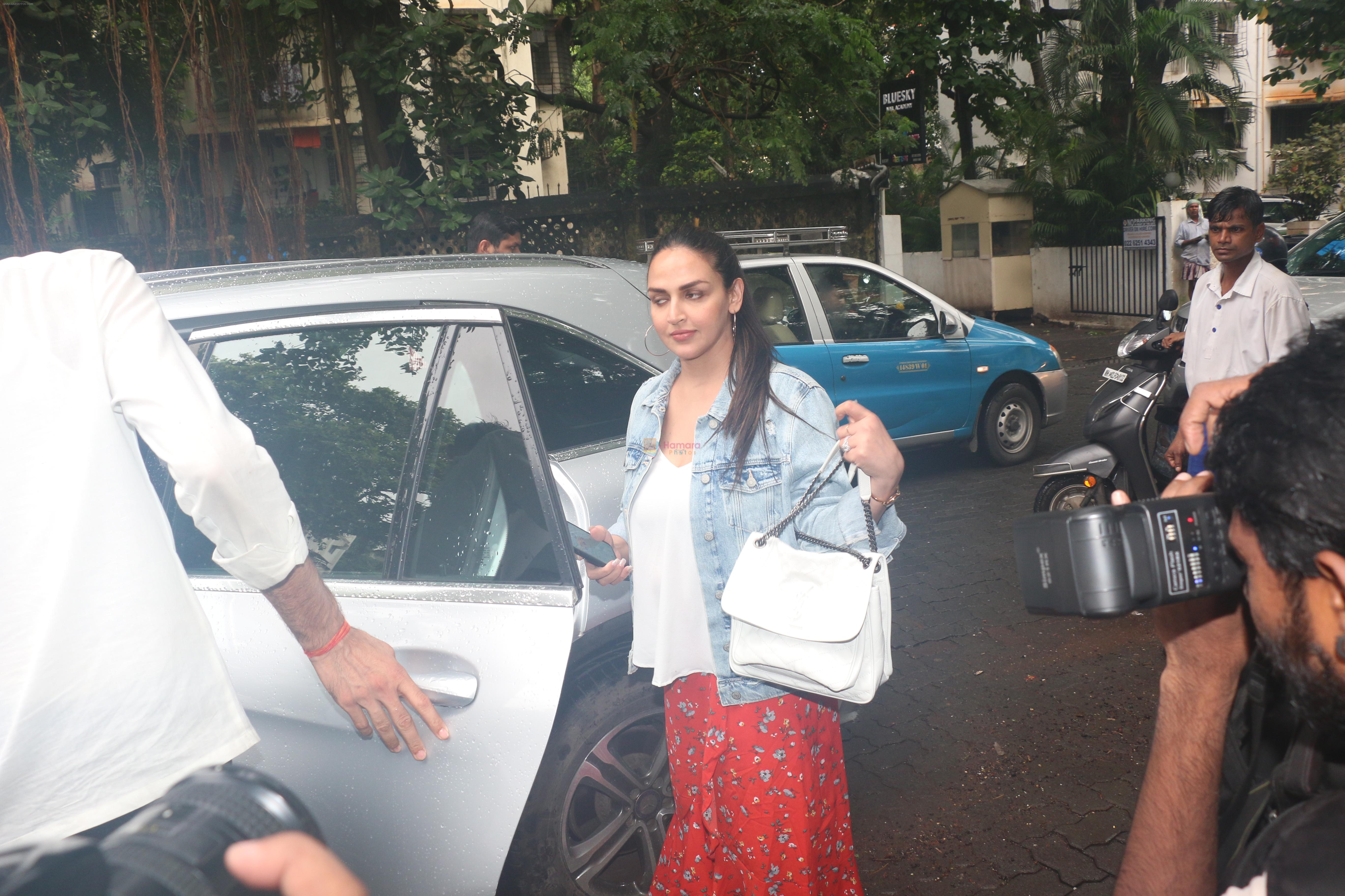 Esha Deol spotted at Bayroute juhu on 27th July 2019