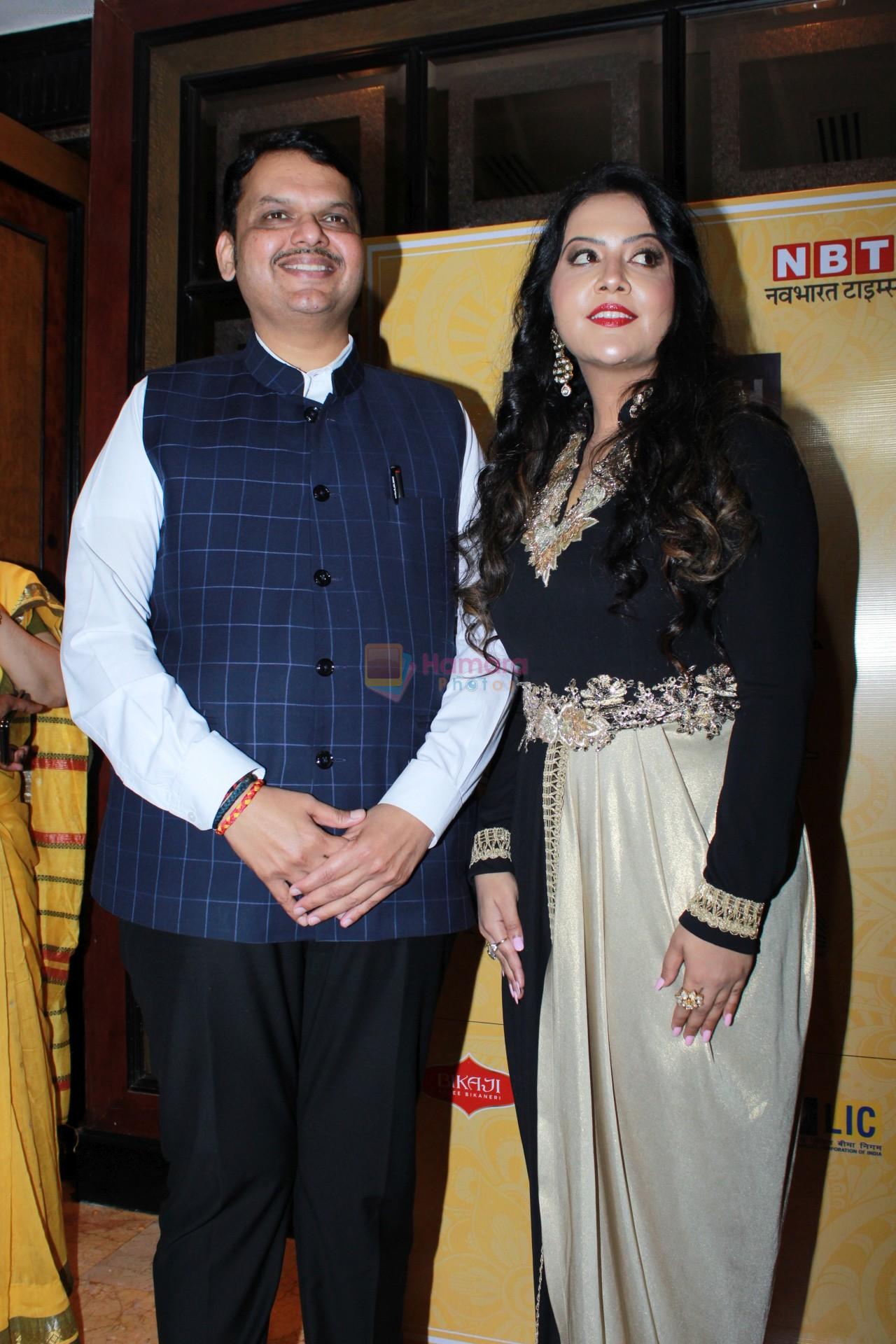 CM Devendra Fadnavis with wife Amruta Fadnavis at the red carpet of NBT Utsav Awards 2019