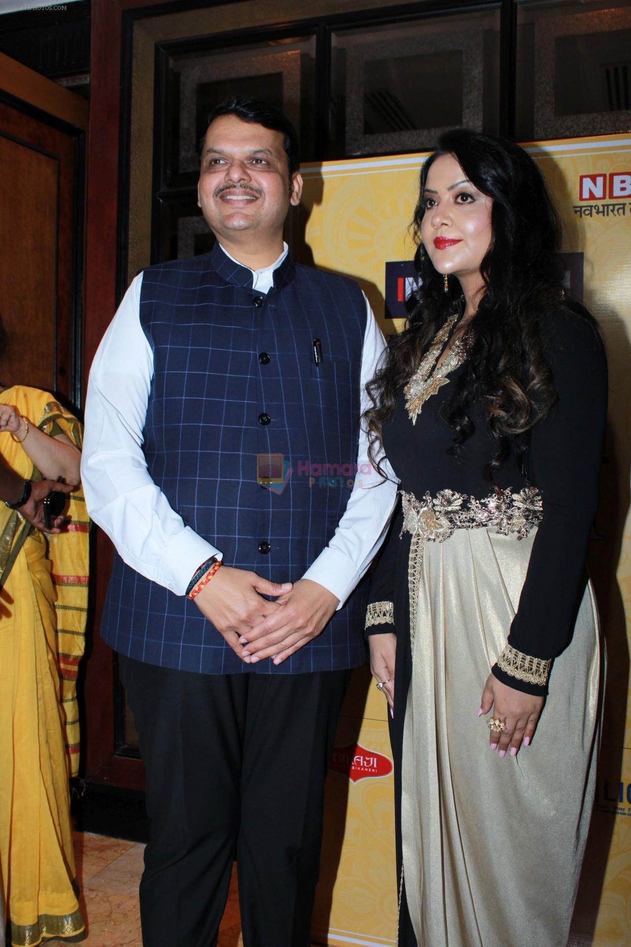 CM Devendra Fadnavis with wife Amruta Fadnavis at the red carpet of NBT Utsav Awards 2019