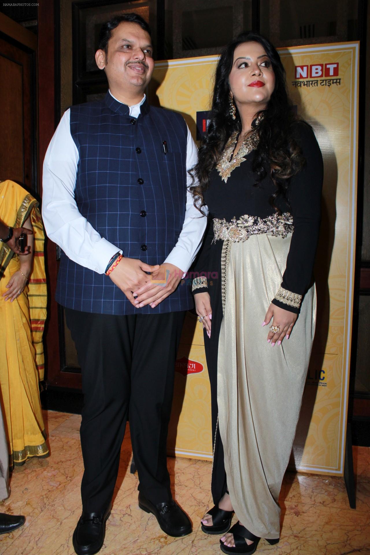 CM Devendra Fadnavis with wife Amruta Fadnavis at the red carpet of NBT Utsav Awards 2019