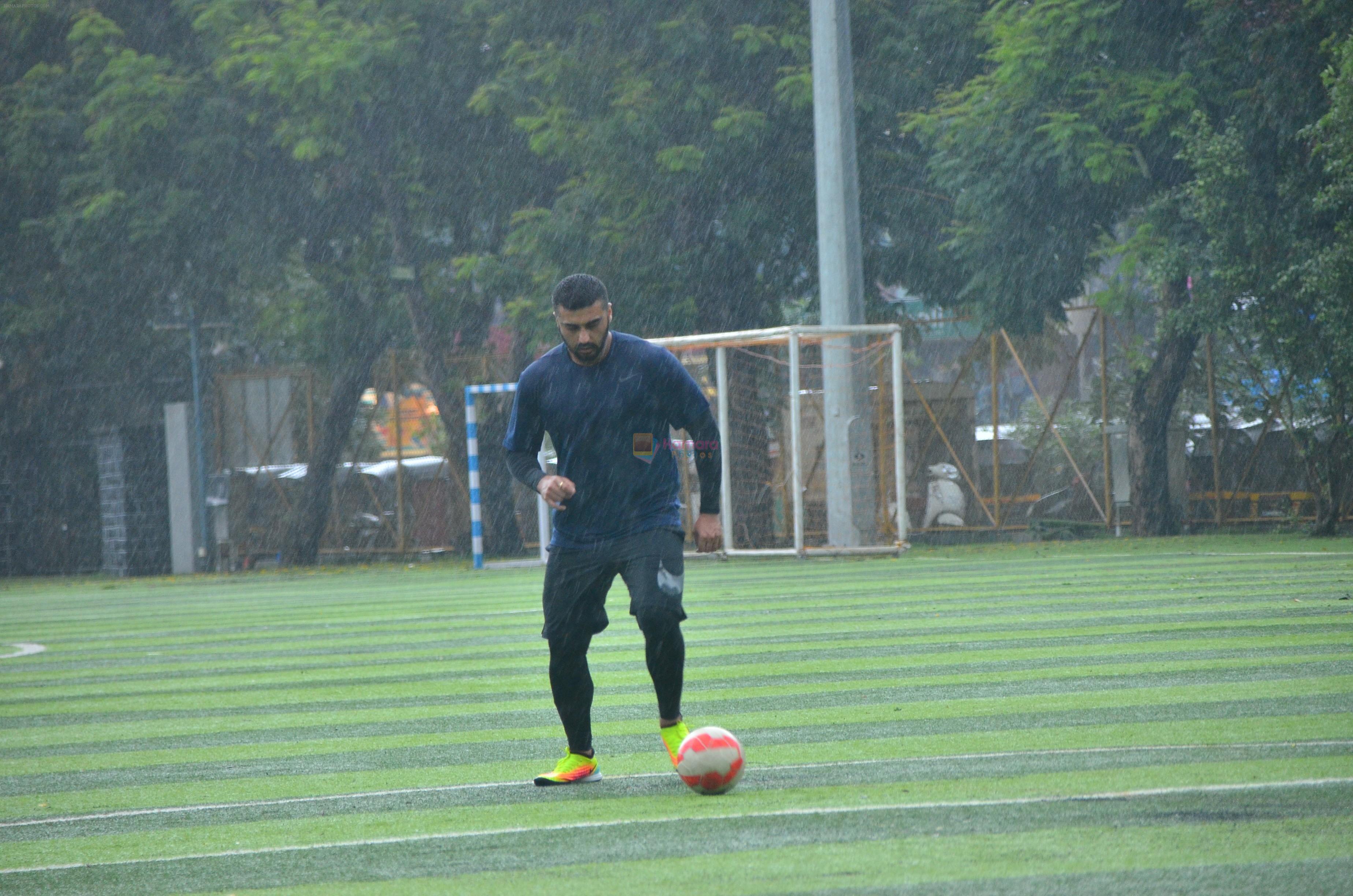 Arjun Kapoor spotted playing football at Juhu on 3rd Aug 2019