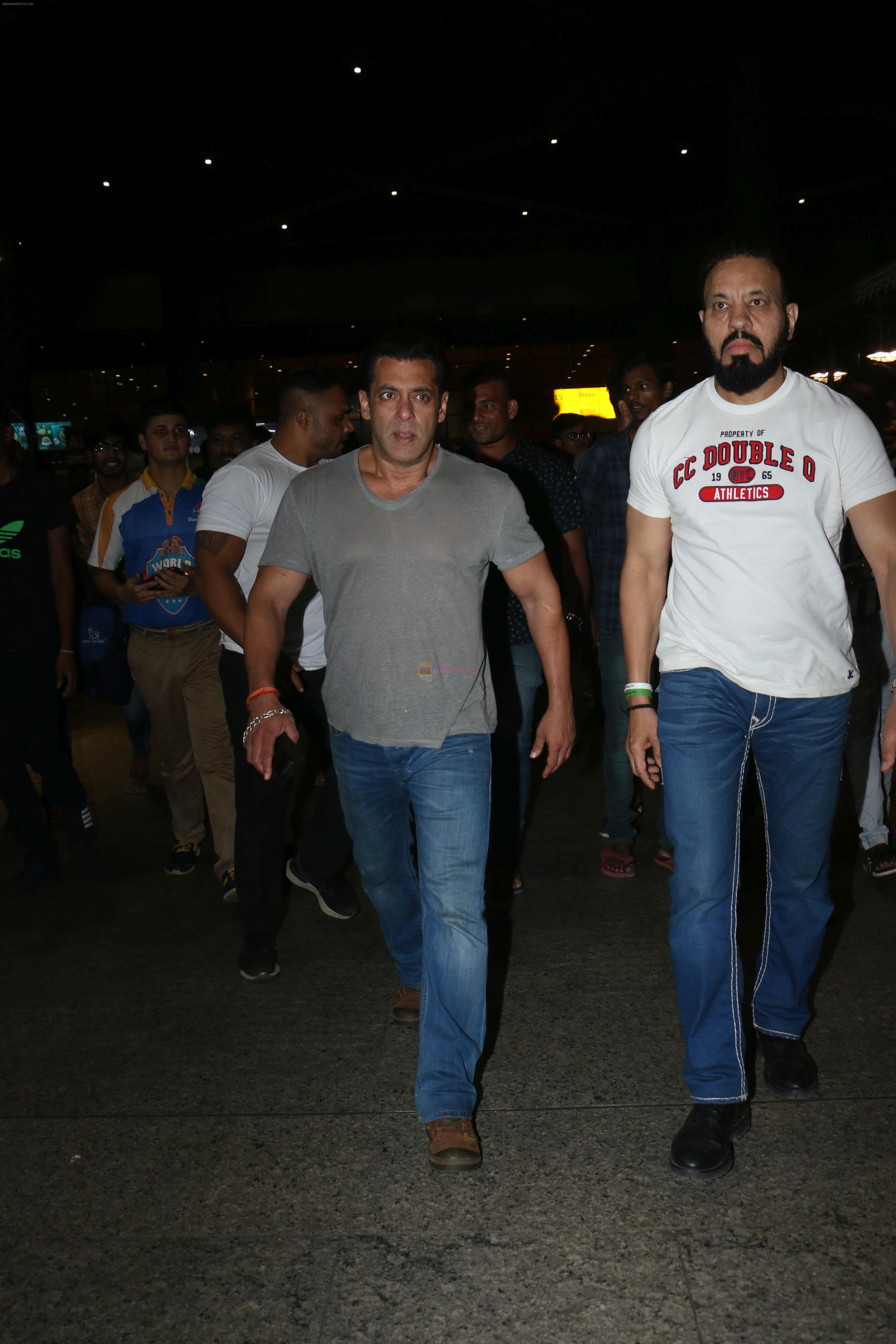 Salman Khan spotted at airport on 20th Aug 2019
