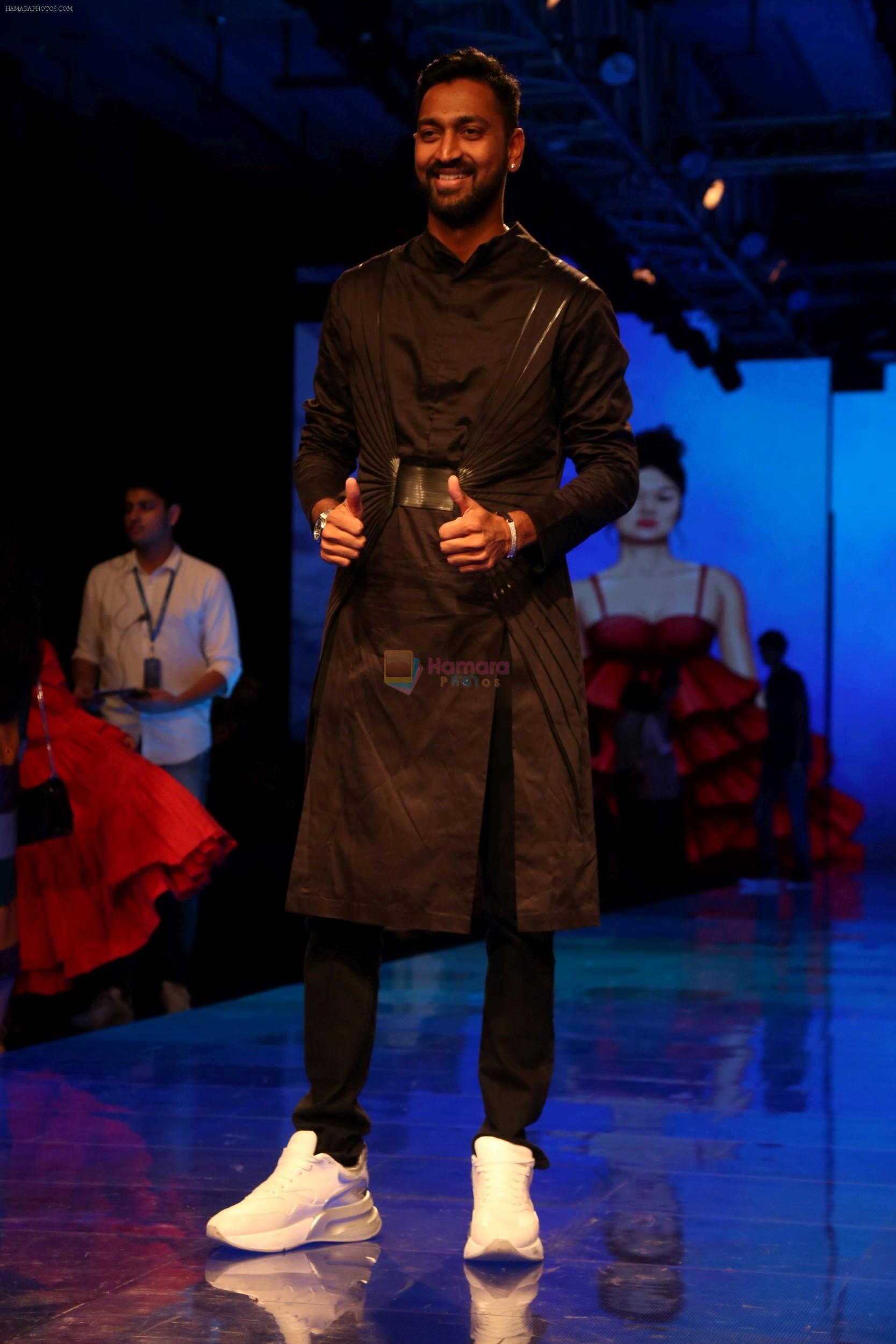 Krunal Pandya at Lakme Fashion Week 2019 on 21st Aug 2019
