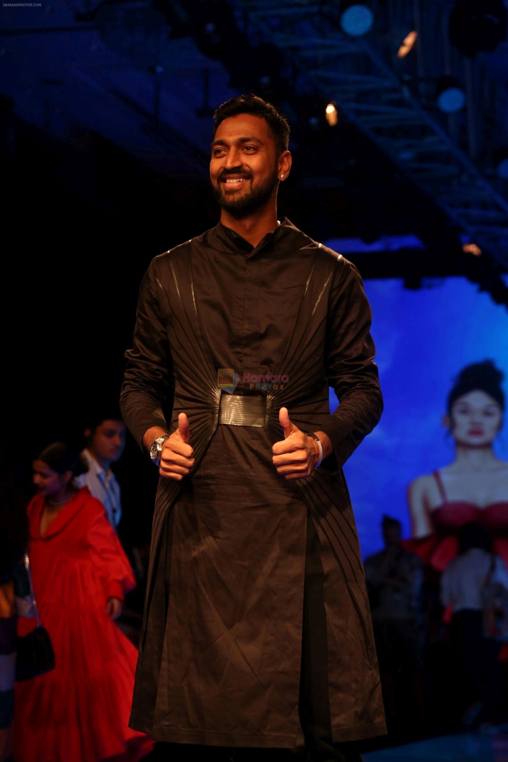 Krunal Pandya at Lakme Fashion Week 2019 on 21st Aug 2019